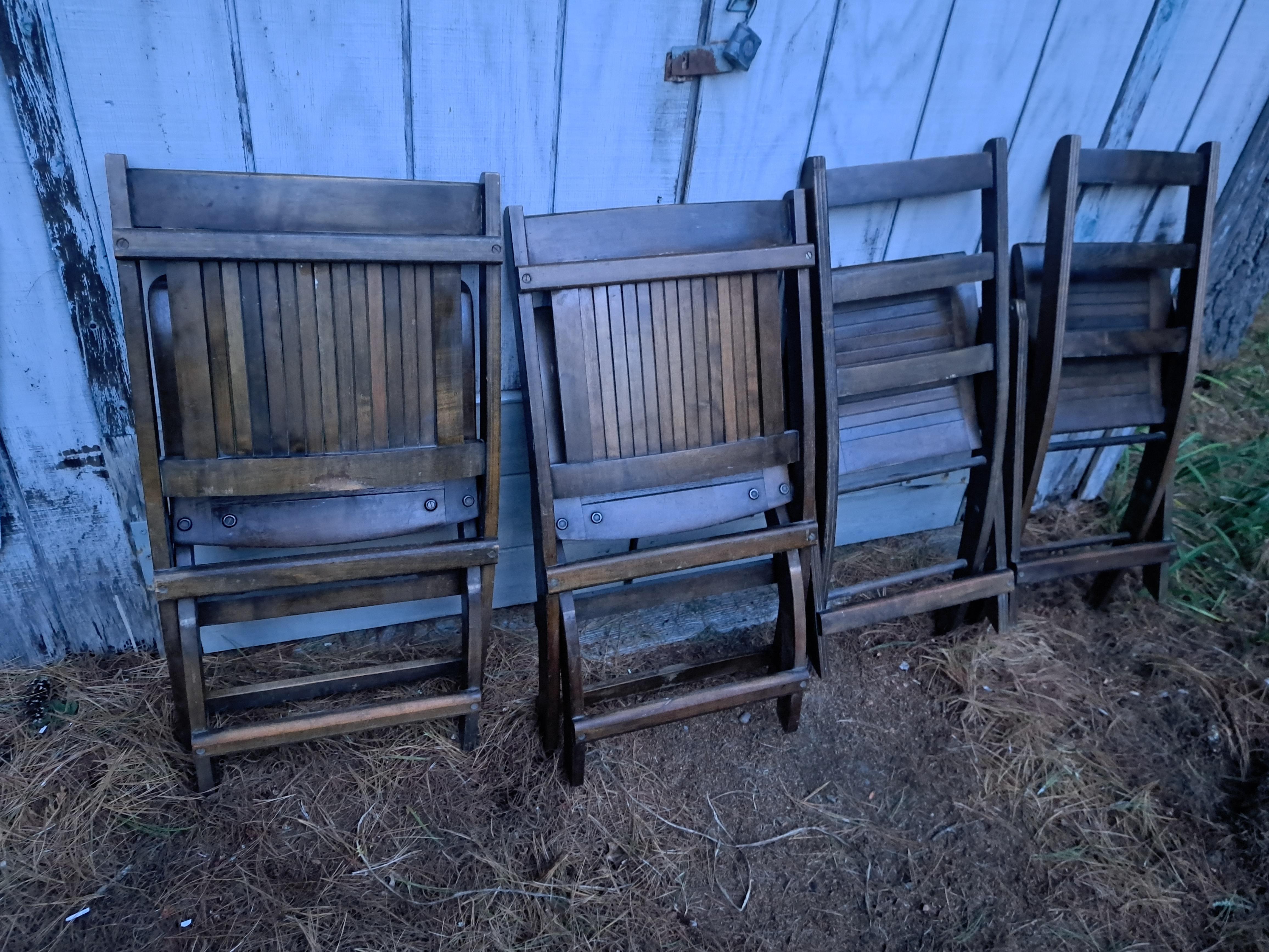 Satz von vier antiken Holzklappstühlen im Zustand „Gut“ im Angebot in East Freetown, MA