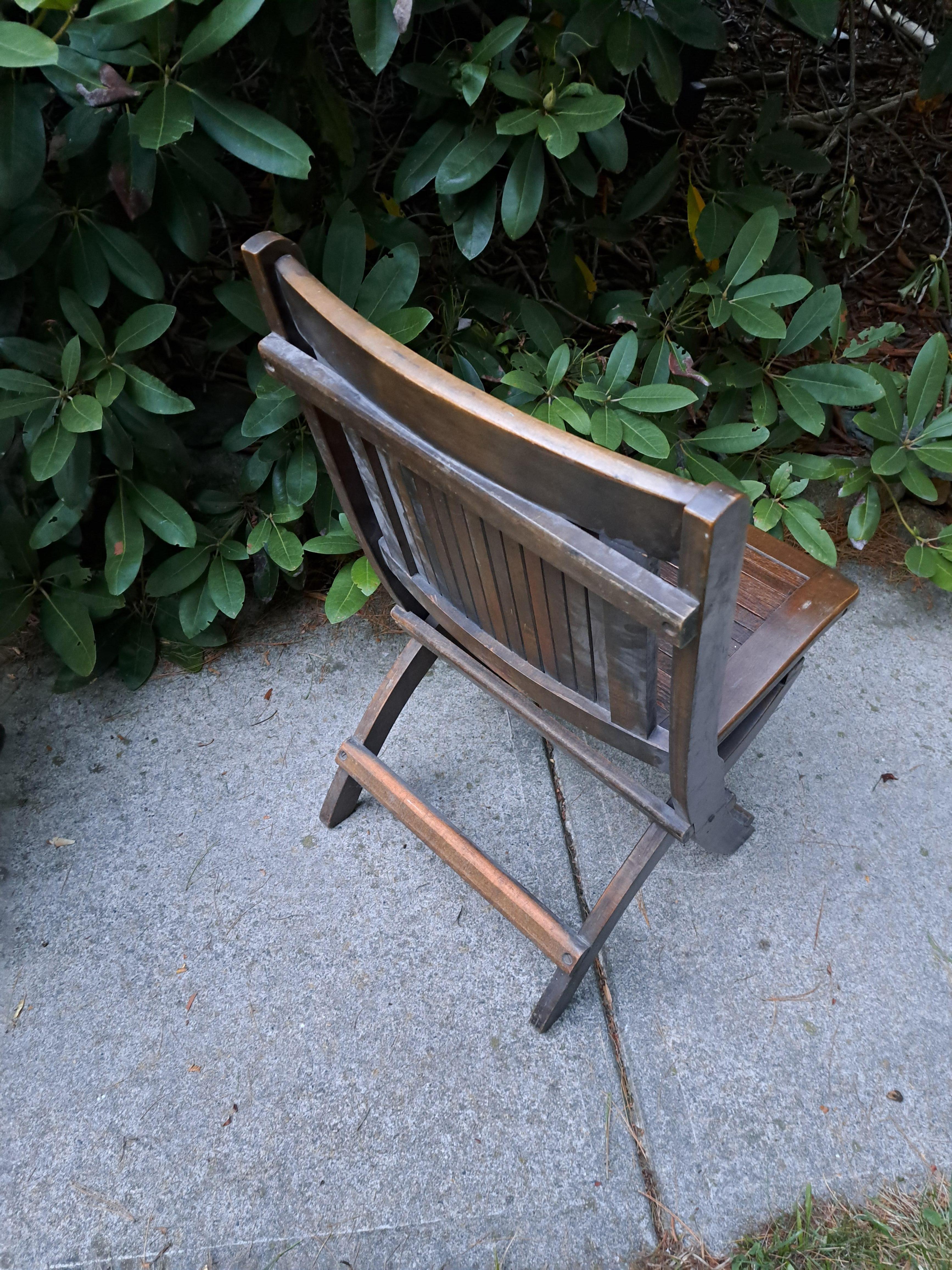 Satz von vier antiken Holzklappstühlen im Angebot 3