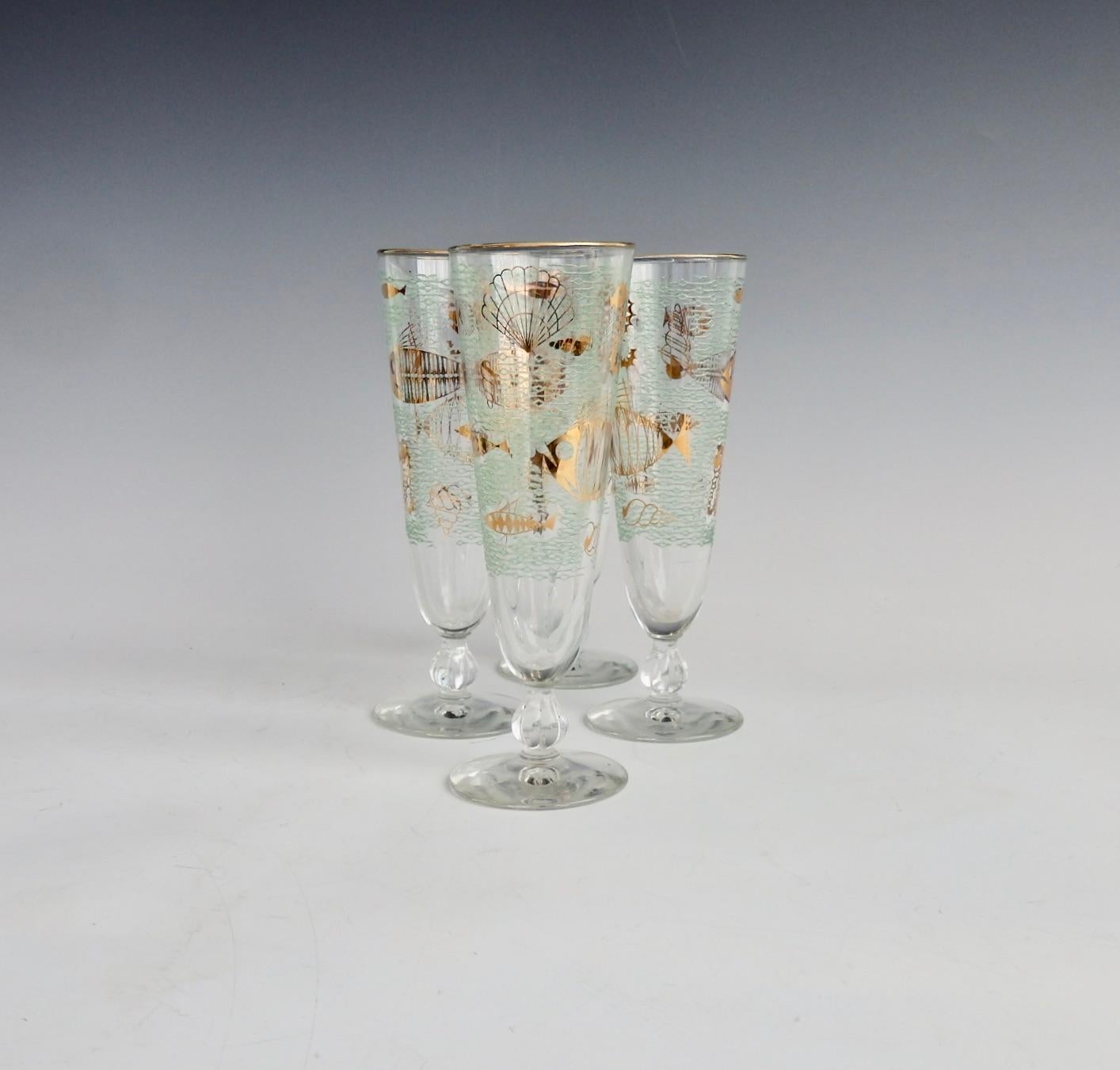 Juego de cuatro vasos de cerveza Aqua Gold con tema acuático de peces y caballitos de mar Moderno de mediados de siglo en venta