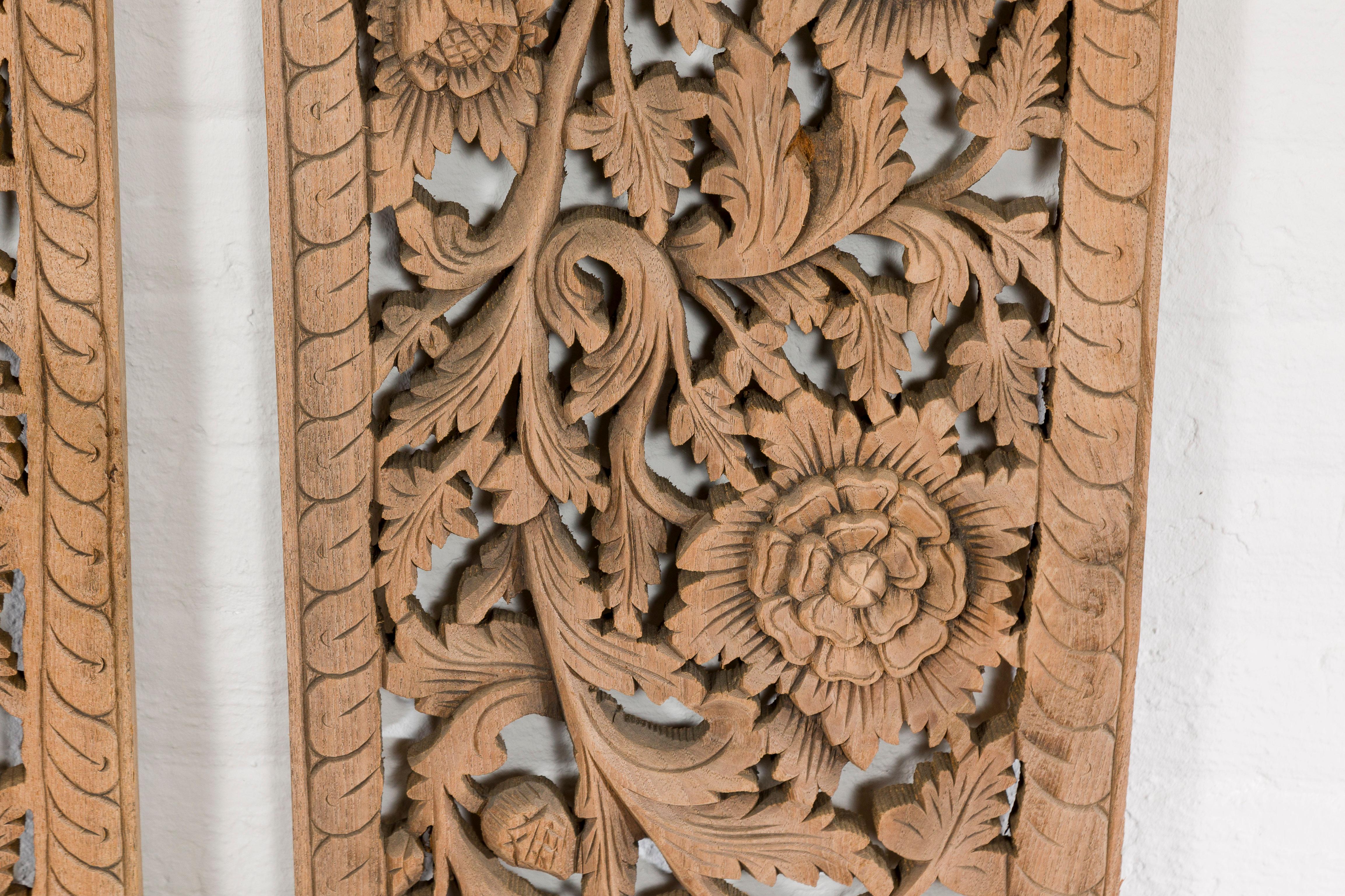 Ensemble de quatre panneaux architecturaux avec des motifs floraux sculptés à la main en vente 4