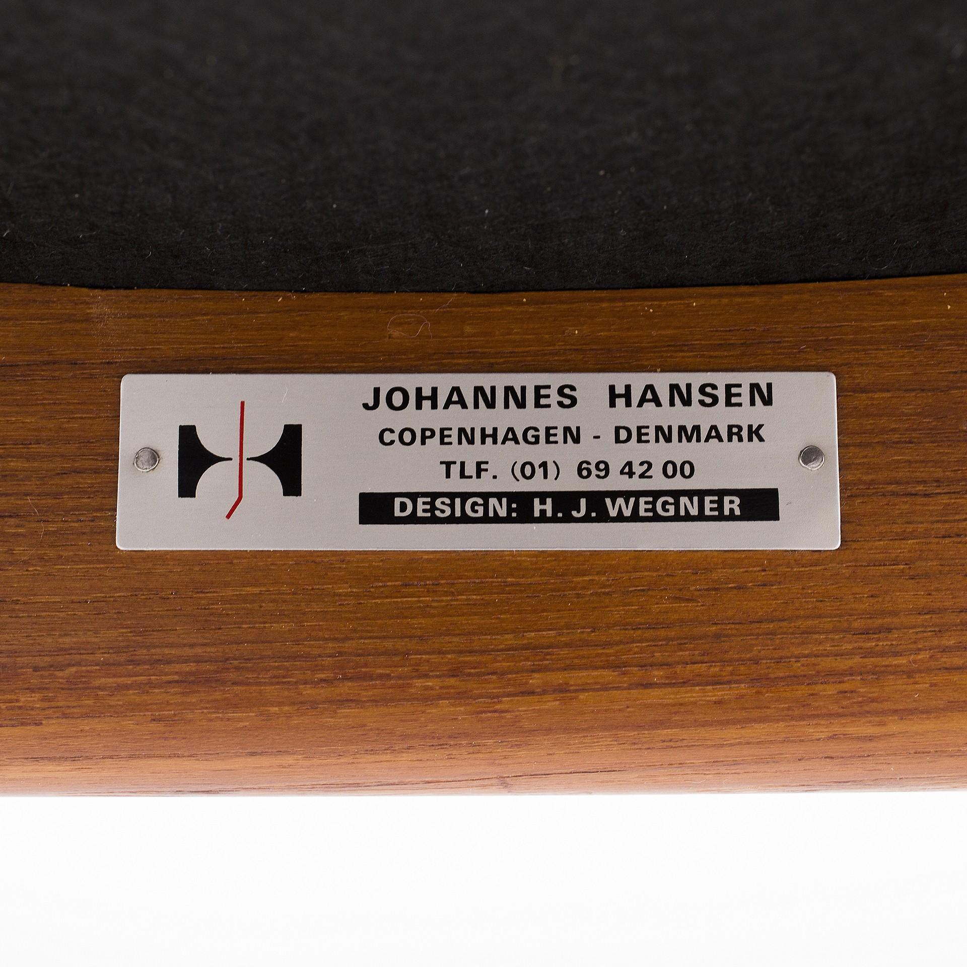 Ensemble de quatre fauteuils de Hans J. Wegner en vente 1
