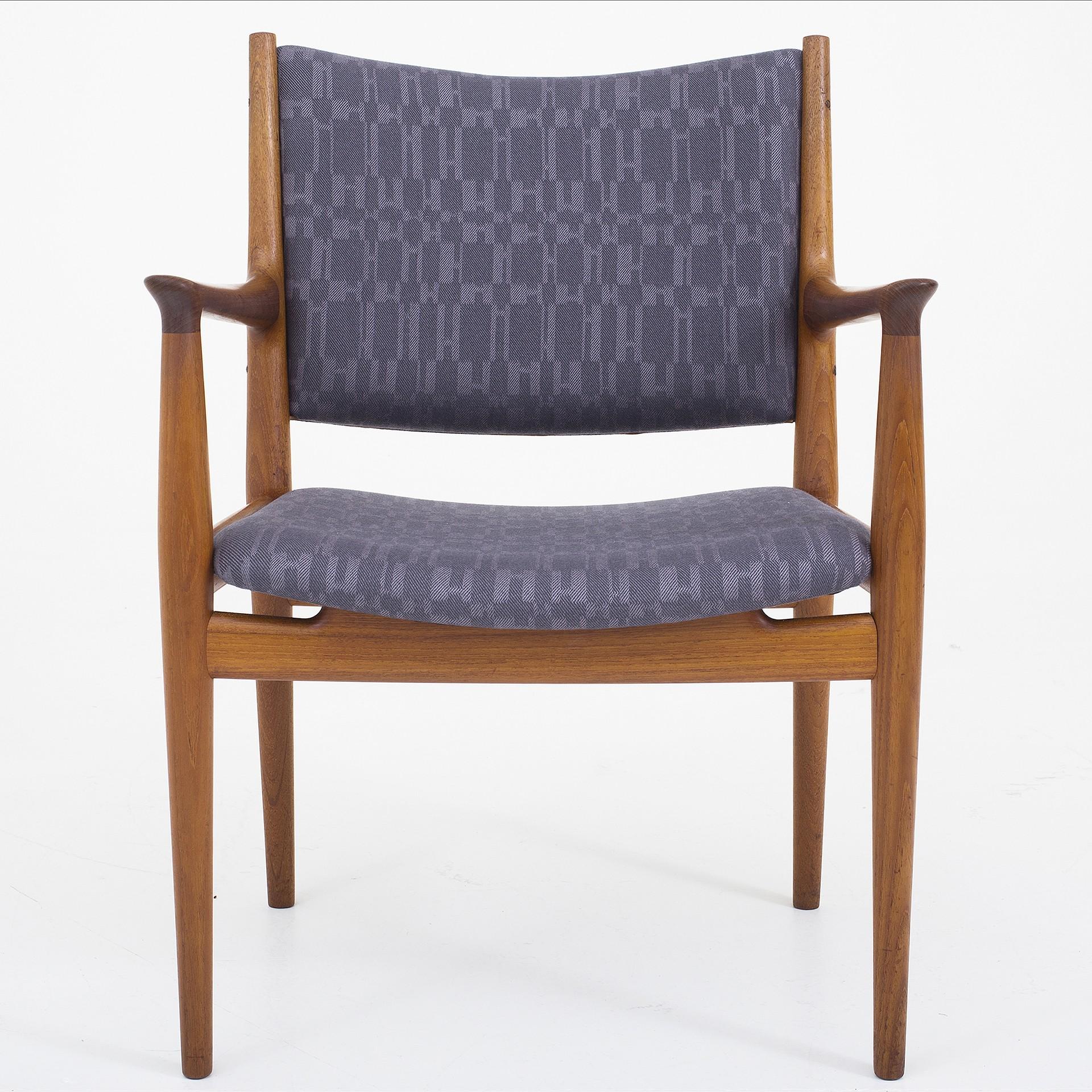 Set of Four Armchairs by Hans J. Wegner For Sale 2