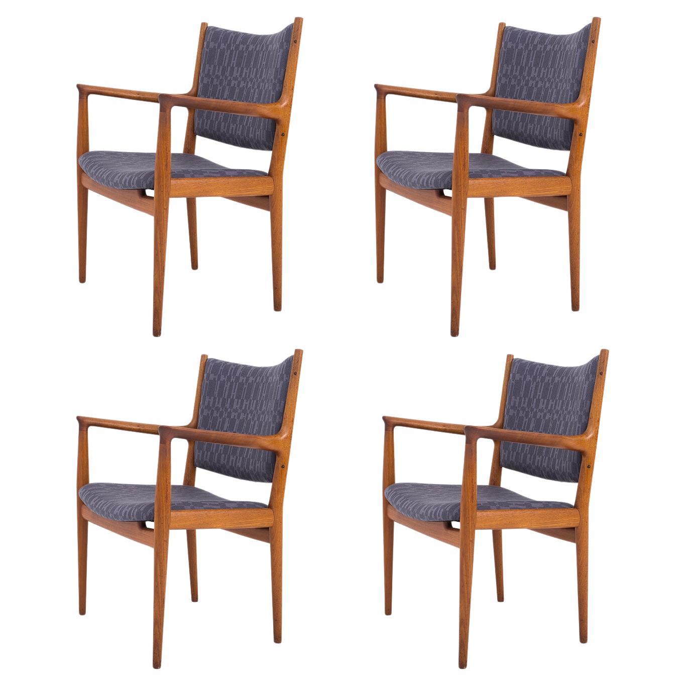 Ensemble de quatre fauteuils de Hans J. Wegner en vente