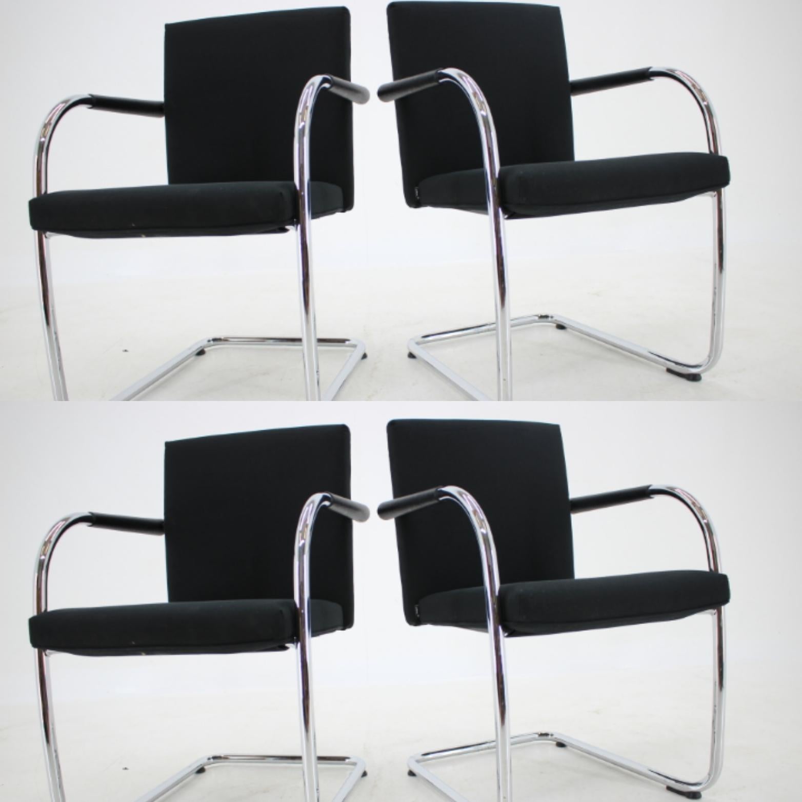 - Modell Visasoft
- Markiert
- Sehr praktischer und bequemer Stuhl
- Im Stil des Barcelona-Stuhls / Mies van der Rohe
- Auch als Esszimmerstuhl.