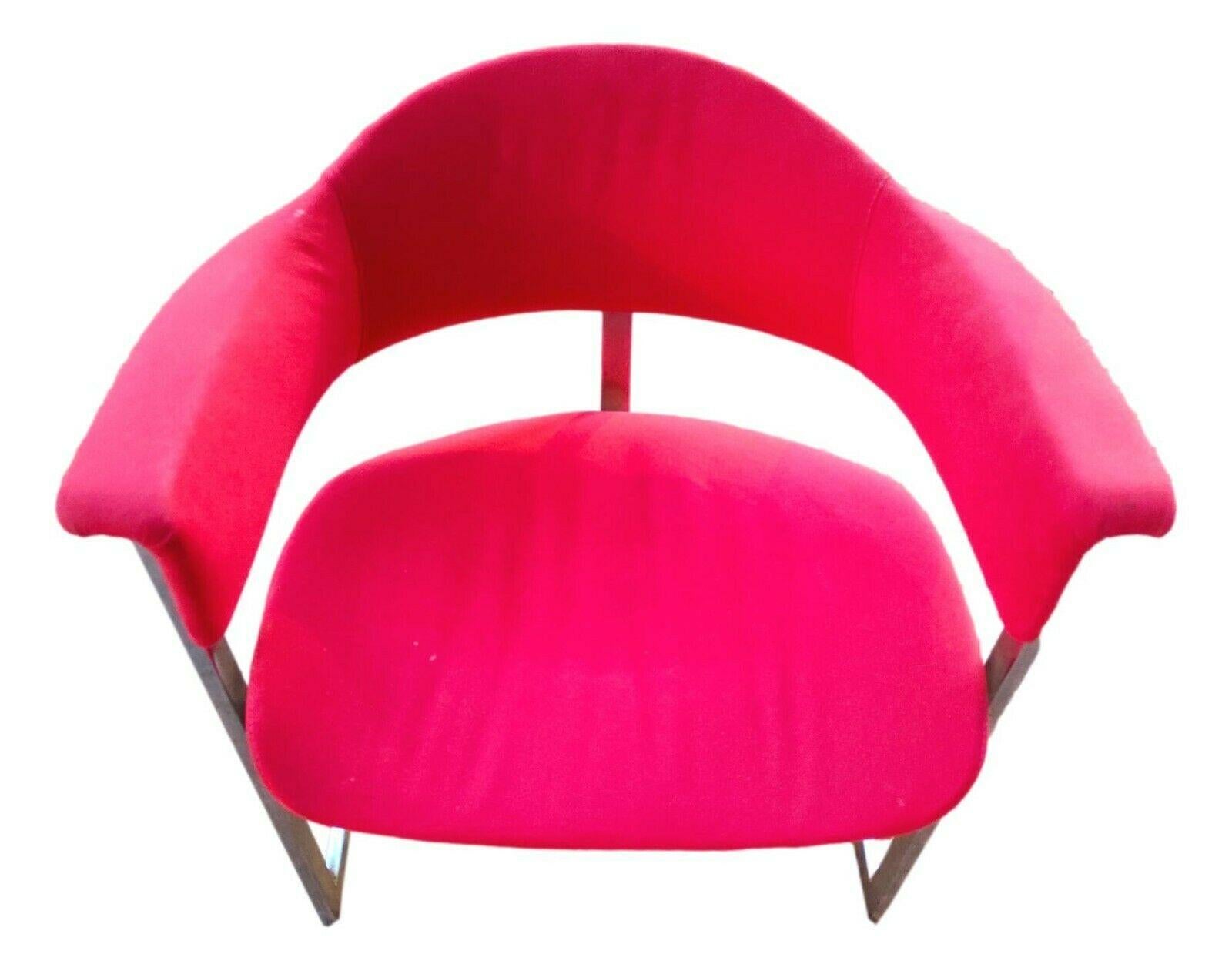 Set of four armchairs designed by Vittorio Introini for Mario Sabot, 1970s.

Chromed steel structure, seat and back upholstery in fuchsia cloth.

They measure 70 cm in height, 64 cm in width, 55 cm in depth and 40 cm in height of the seat from