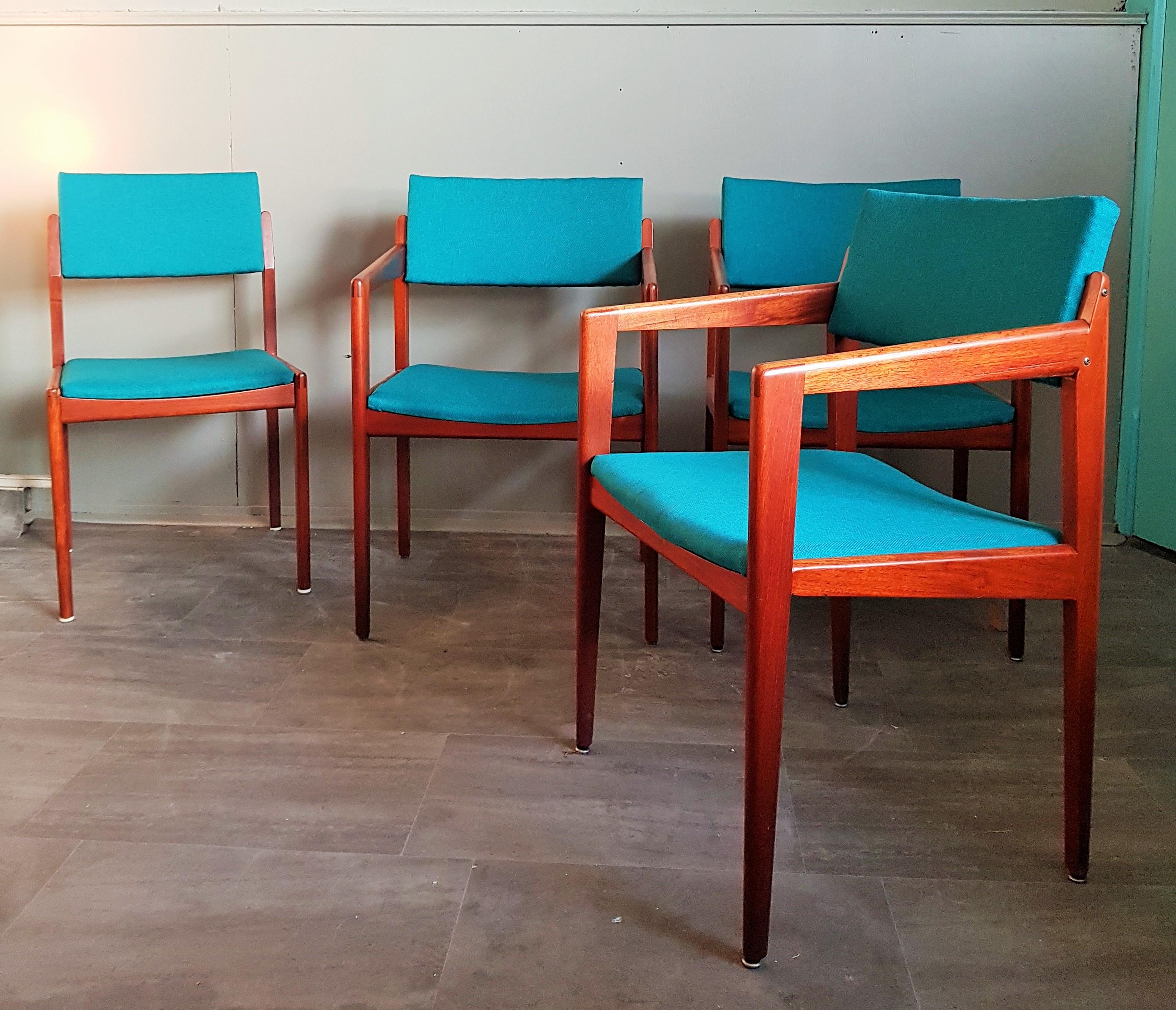 Set of four armchairs dining chairs teak from Thonet, 1960s.
Perfect vintage condition.
signed.