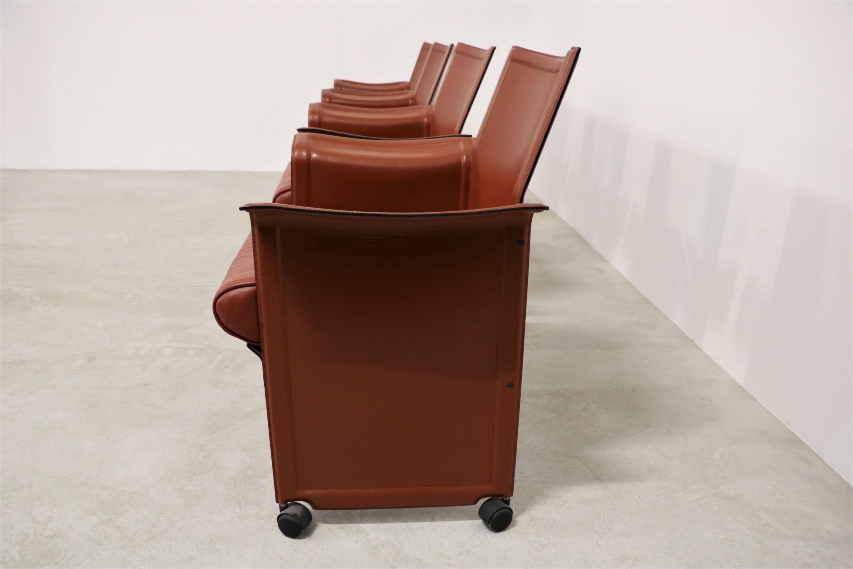 Tito Agnoli-Sessel „Korium“ mit einem Tisch „Metron“ von Matteo Grassi im Angebot 1