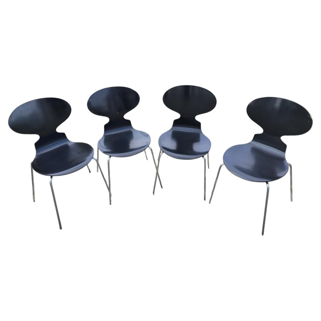 Set of Four Arne Jacobsen Ant Chairs, Black Lacquered Wood, 1976 For Sale