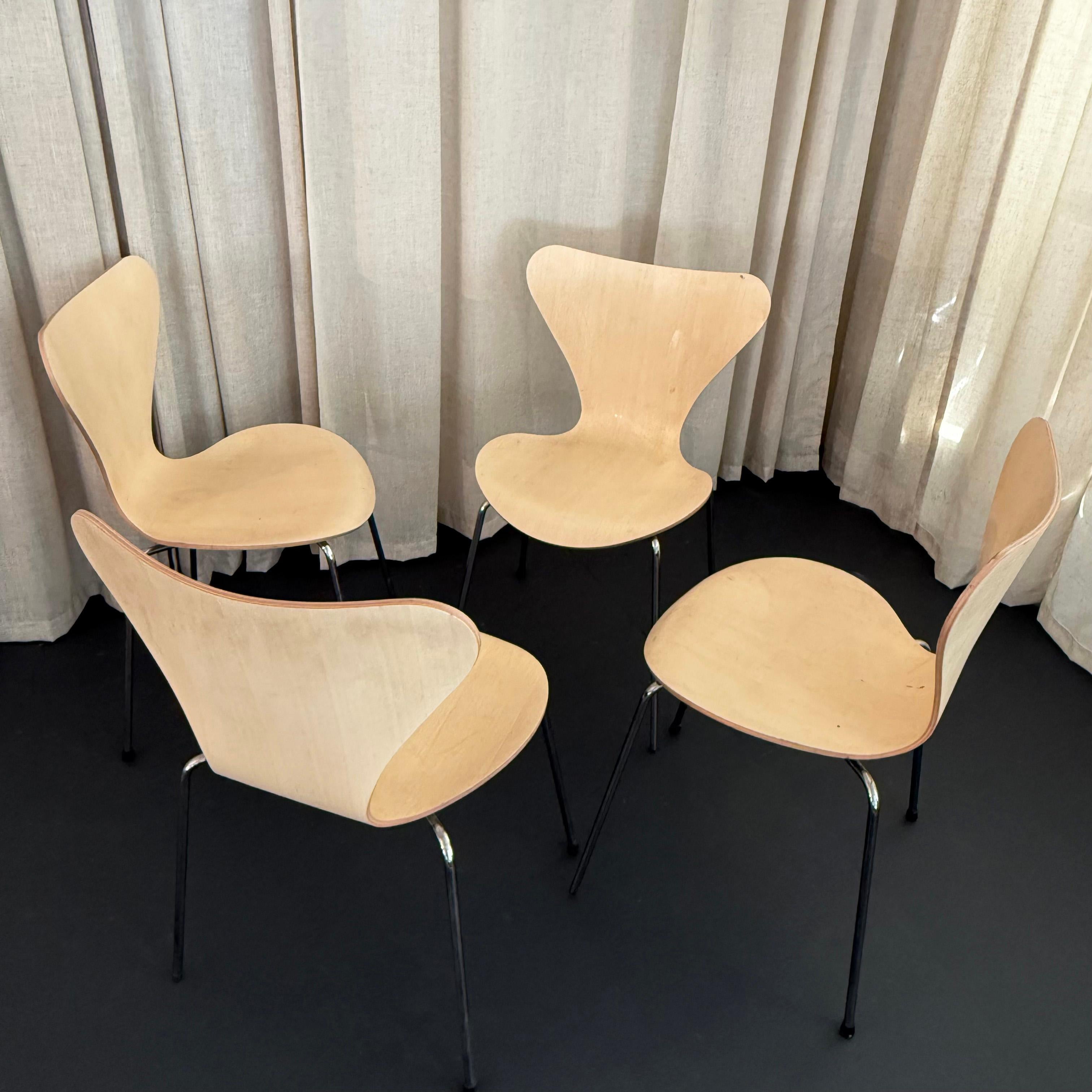 Danois Ensemble de quatre chaises Arne Jacobsen en érable de la série 7 pour Fritz Hansen Model No. 3107 en vente
