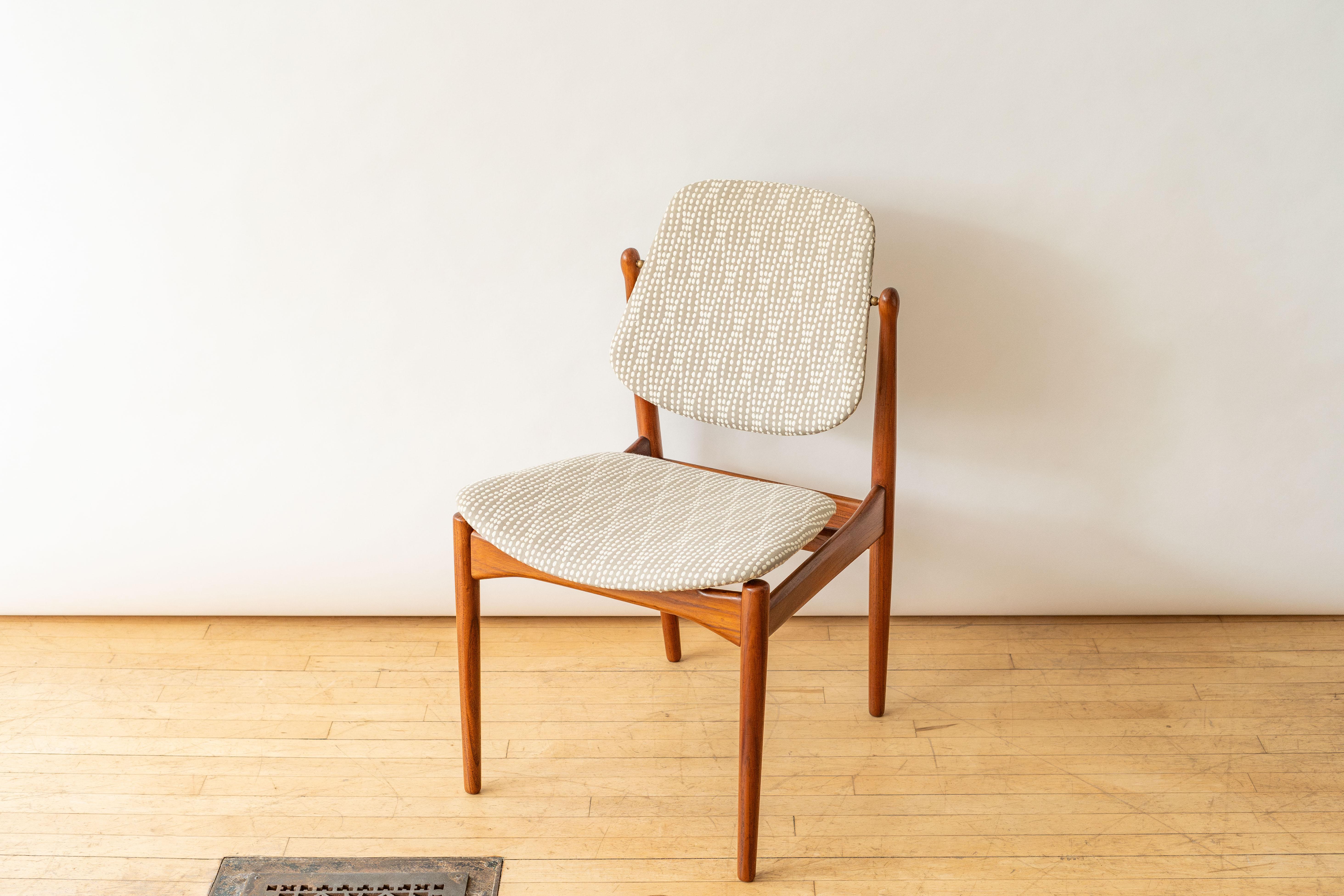 Mid-Century moderno Set di quattro sedie da pranzo Arne Vodder in vendita