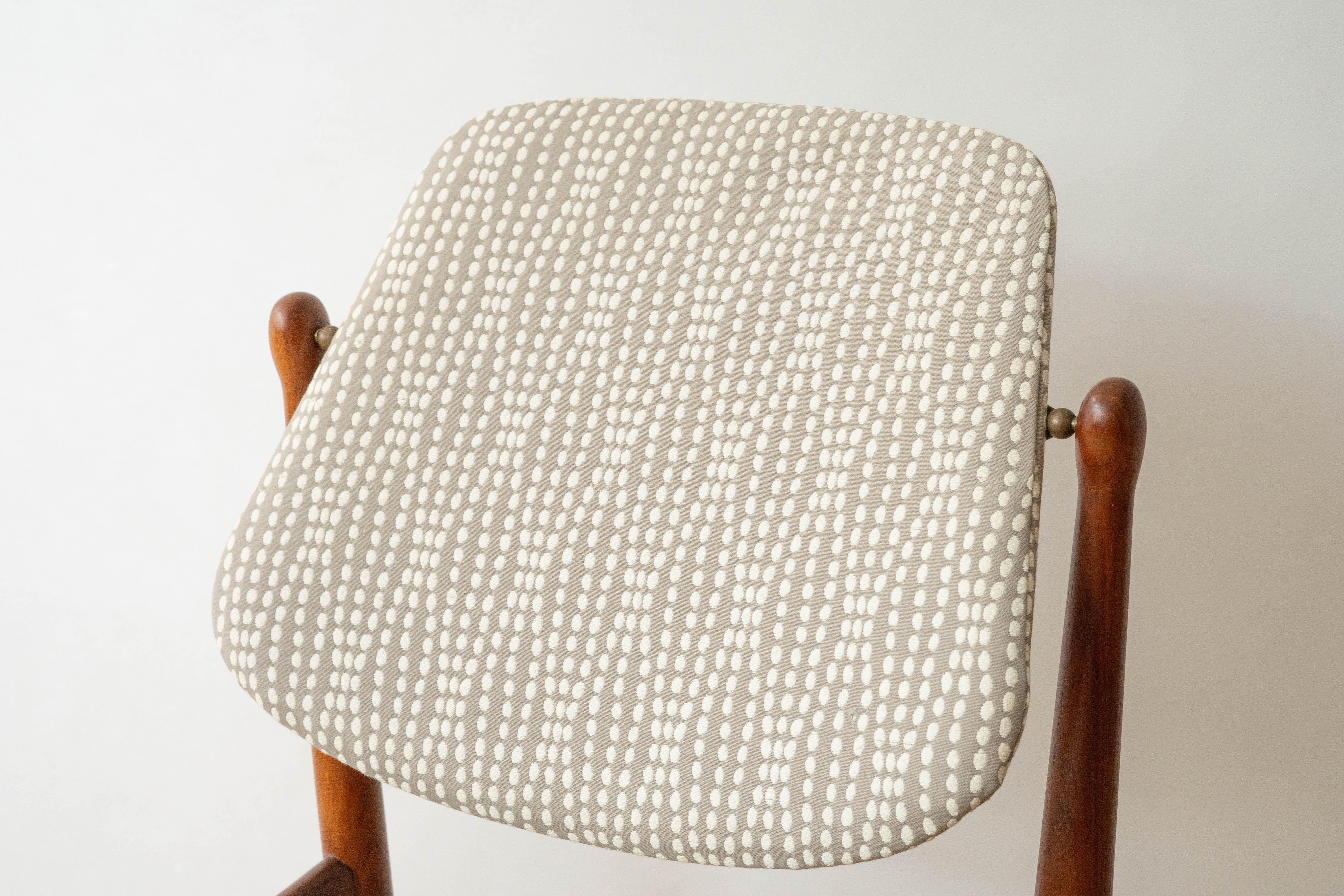 Ottone Set di quattro sedie da pranzo Arne Vodder in vendita