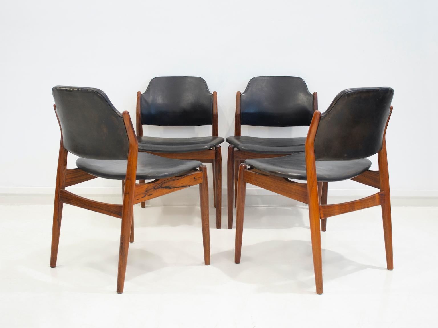 Set of Four Arne Vodder Hardwood and Black Leather Chairs In Good Condition In Madrid, ES
