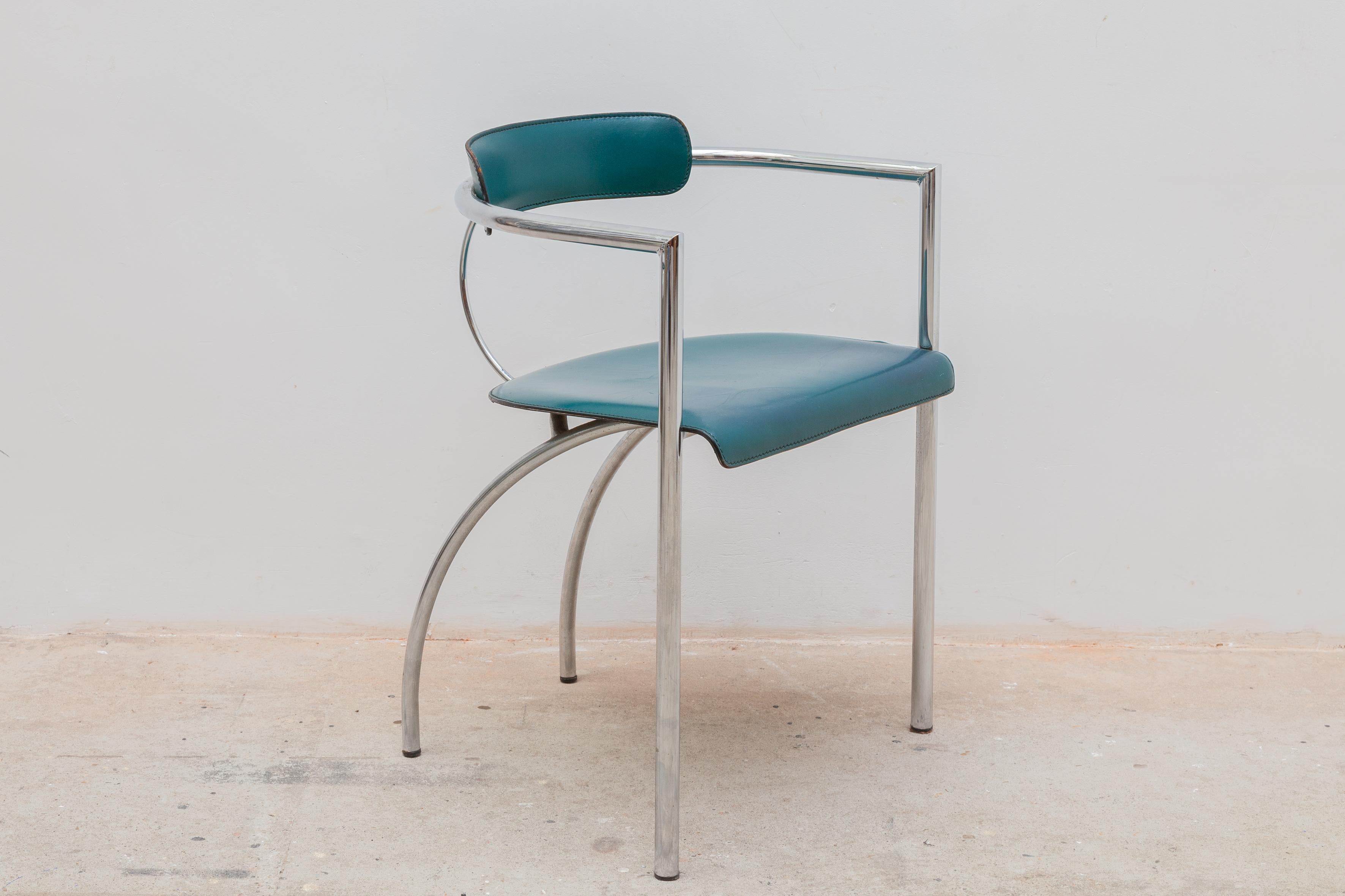 Mid-Century Modern Ensemble de quatre chaises de salle à manger Arrben en chrome et cuir des années 1970, Italie en vente
