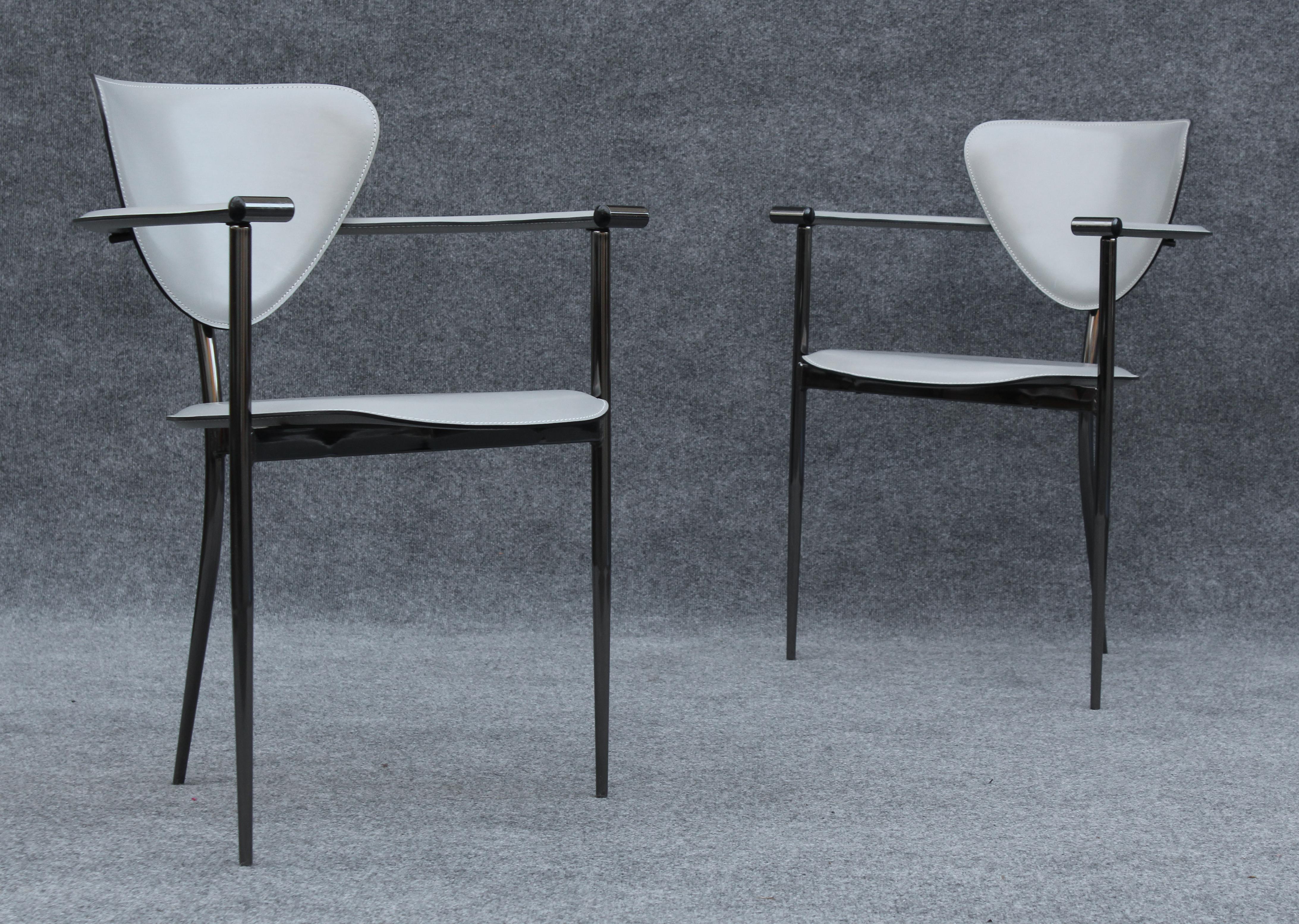 Ensemble de quatre chaises Arrben 'Marilyn' en cuir gris et chrome noir Made in Italy en vente 5