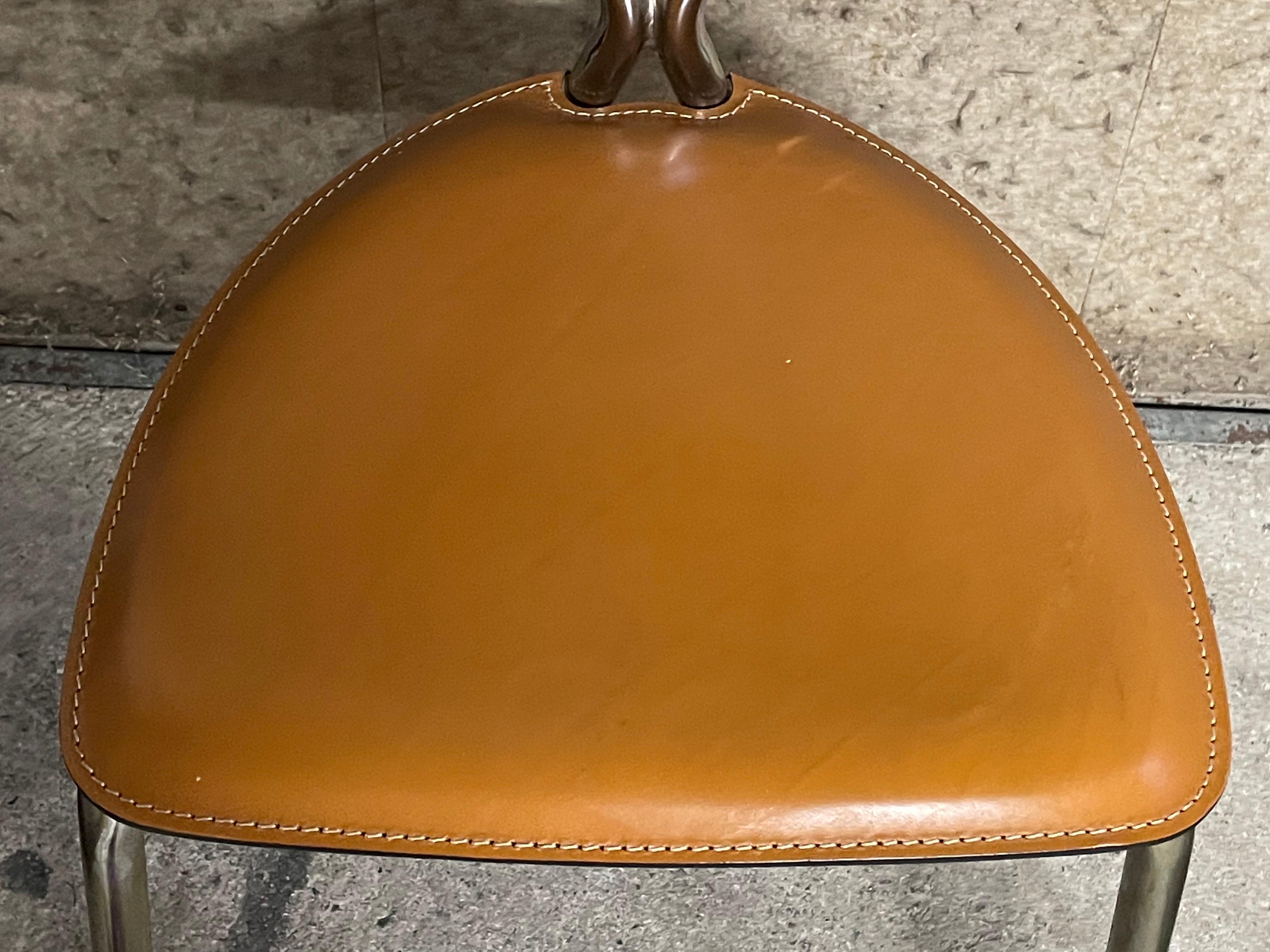 Ensemble de quatre chaises de salle à manger Arrben of Italy en cuir cognac et cadre chromé en vente 10