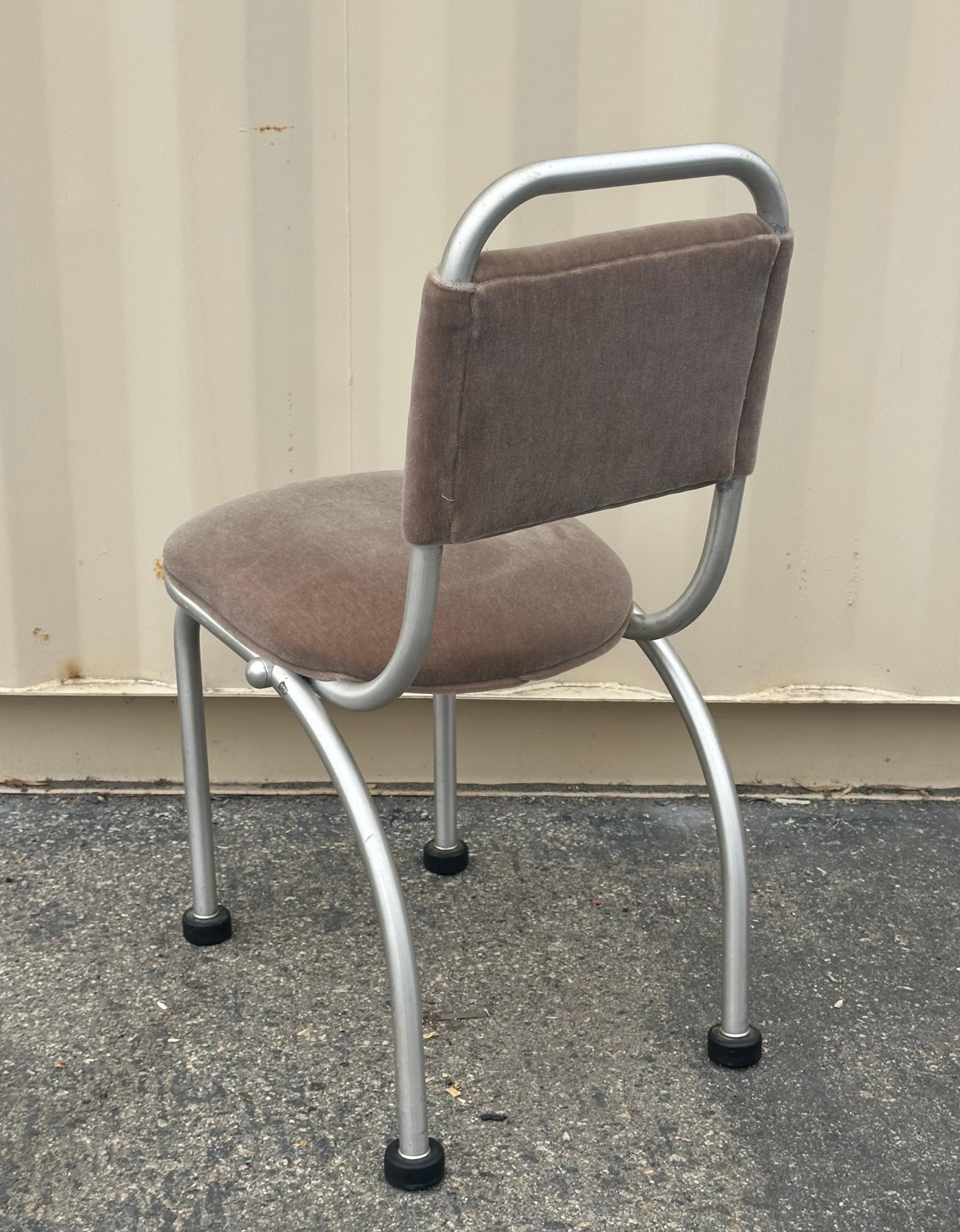 Set di quattro sedie da pranzo Art Deco in alluminio e mohair di Warren McArthur - Rare in vendita 7