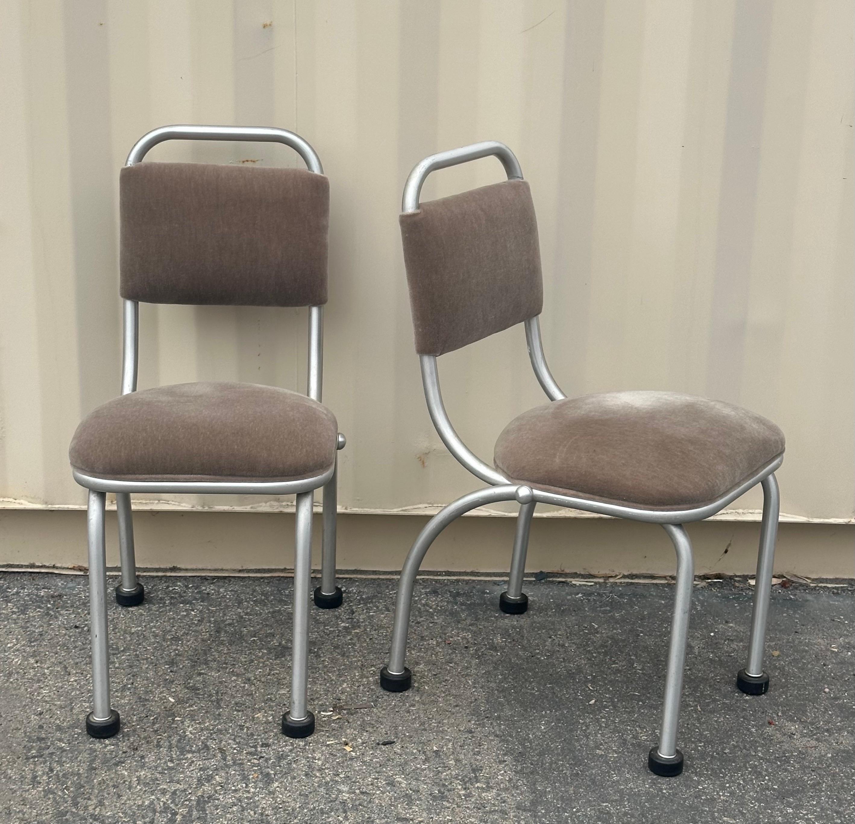 Alluminio Set di quattro sedie da pranzo Art Deco in alluminio e mohair di Warren McArthur - Rare in vendita