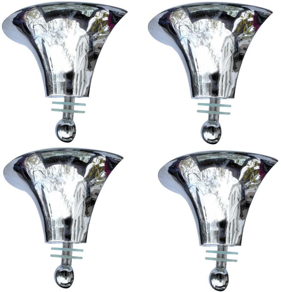 English Set of Four Art Deco Chrome & Glass Trumpet Sconce Wall Lights