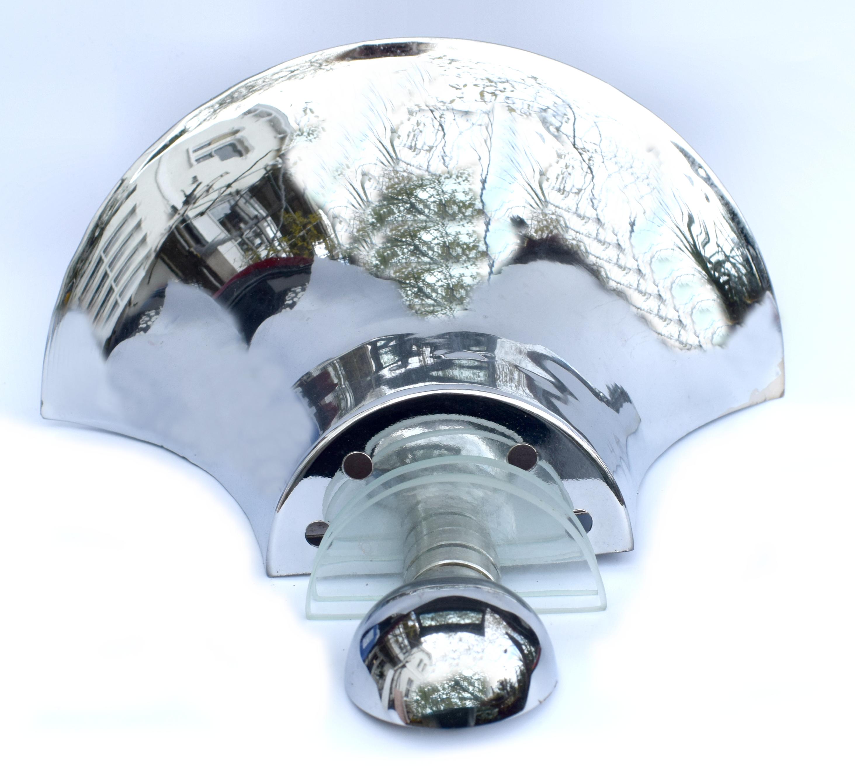 Set of Four Art Deco Chrome & Glass Trumpet Sconce Wall Lights In Good Condition In Devon, England