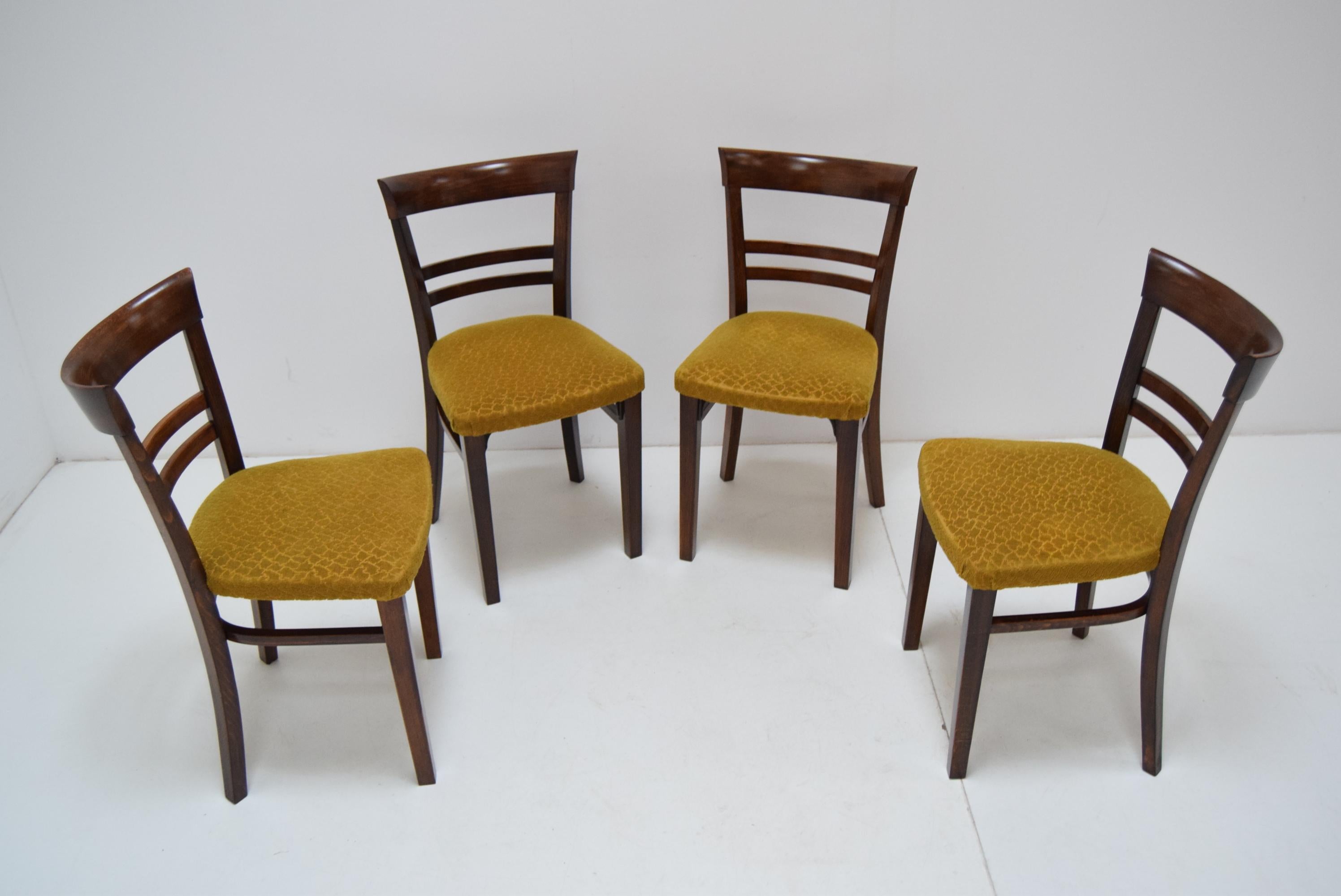 Made in Czechoslovakia
Made of wood, fabric
Upholstery has signs of use
Original condition.
