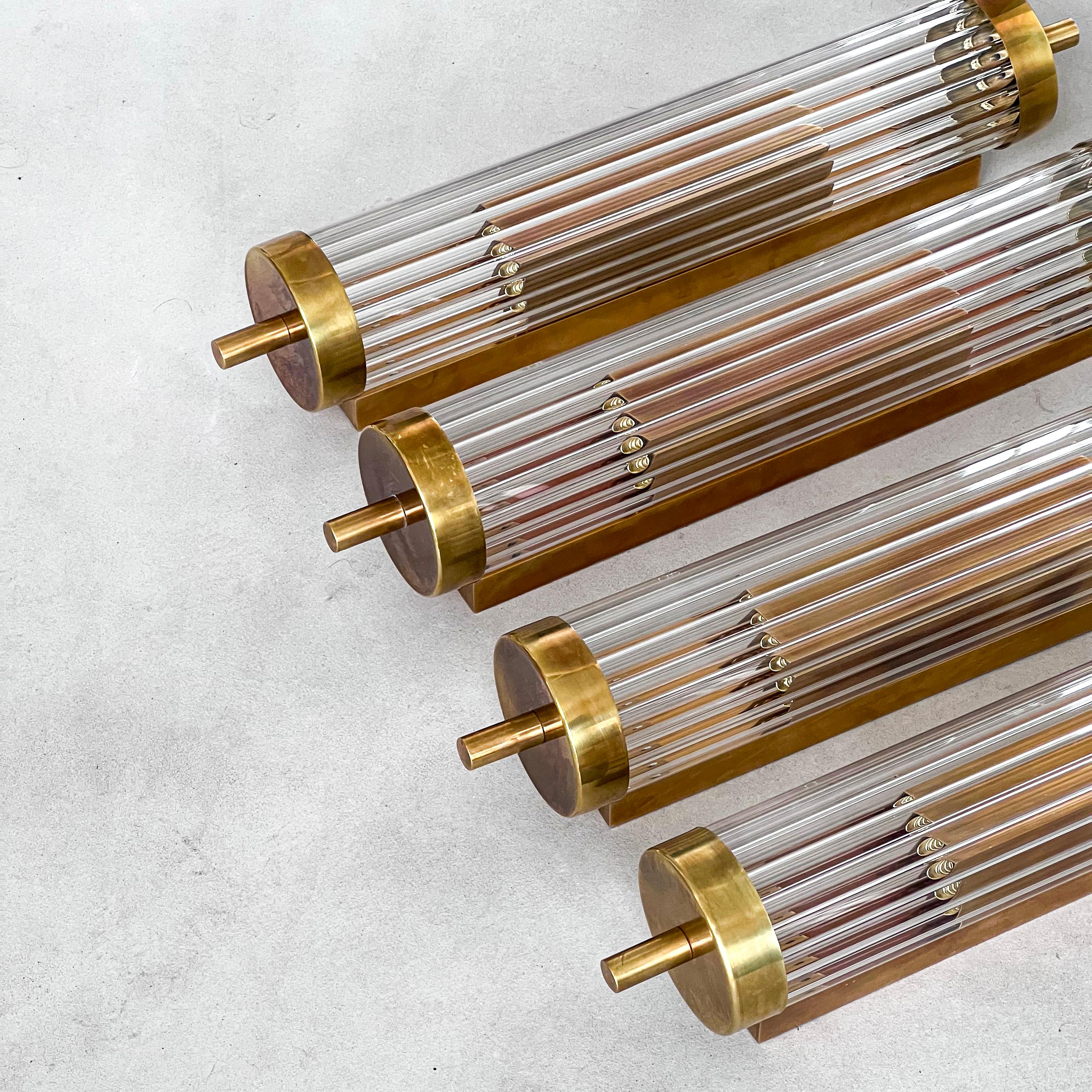 Italian Set of Four Art Deco Wall Sconces in Brass and Fluted Glass, Chic Lighting  For Sale