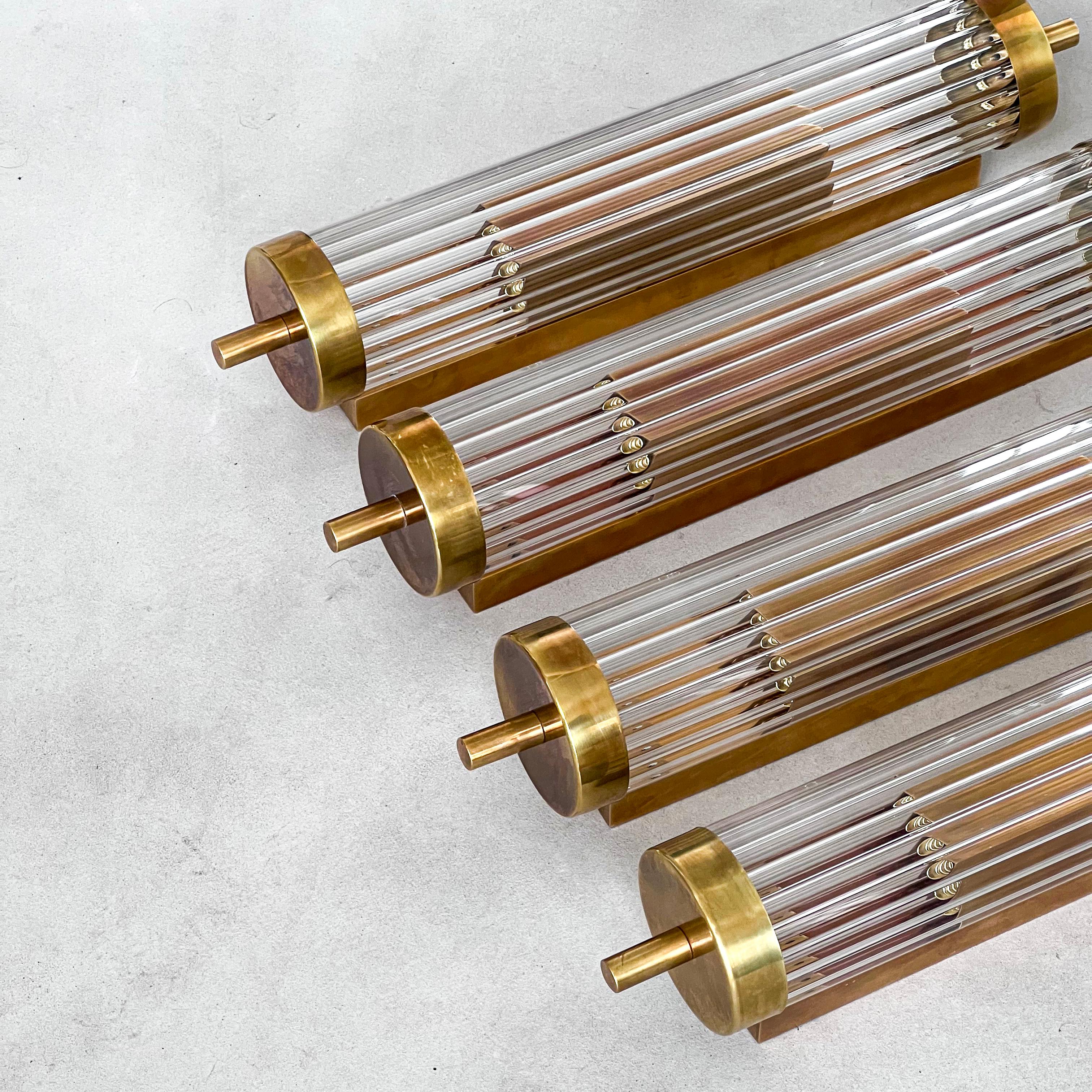 Italian Set of Four Art Deco Wall Sconces in Brass and Fluted Glass, Chic Lighting For Sale