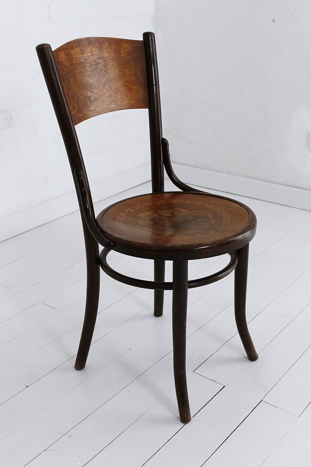 Beech Set of Four Art Nouveau Bentwood Chairs by Thonet Mundus