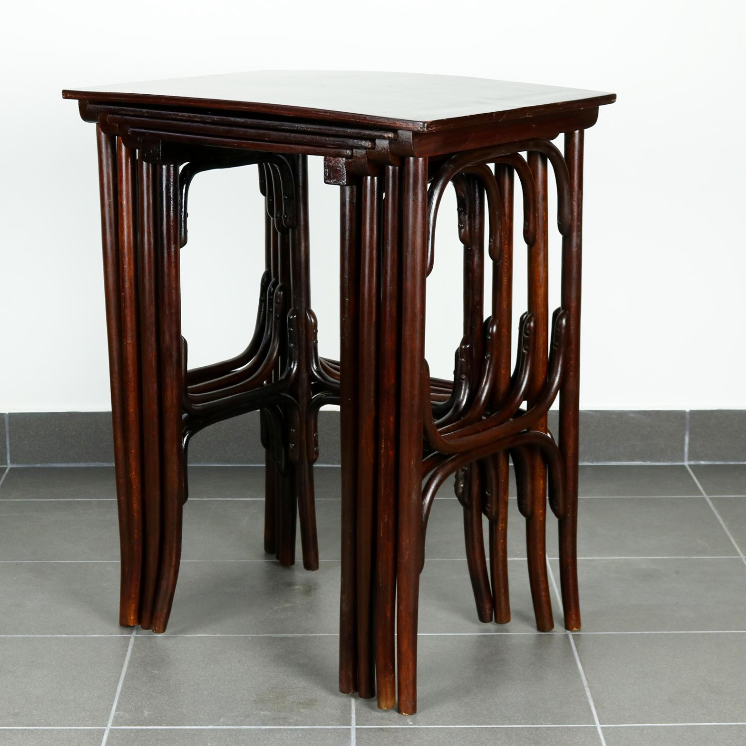 Bentwood Set of Four Art Nouveau Nesting Tables No. 10 by Thonet, circa 1900 For Sale