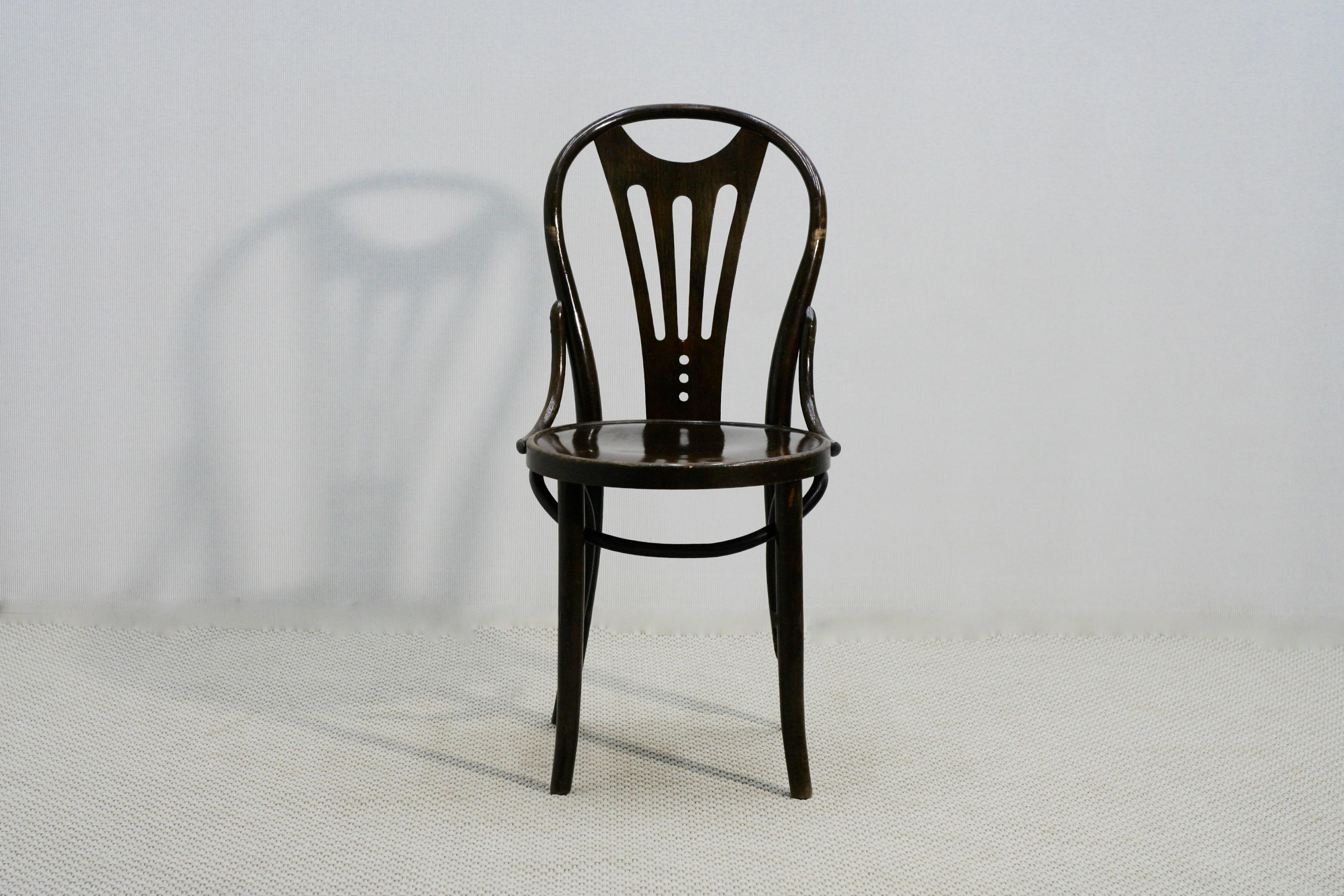 Set of Four Art Nouveau Thonet Style Bentwood Chairs, 1920s im Zustand „Gut“ in Riga, Latvia