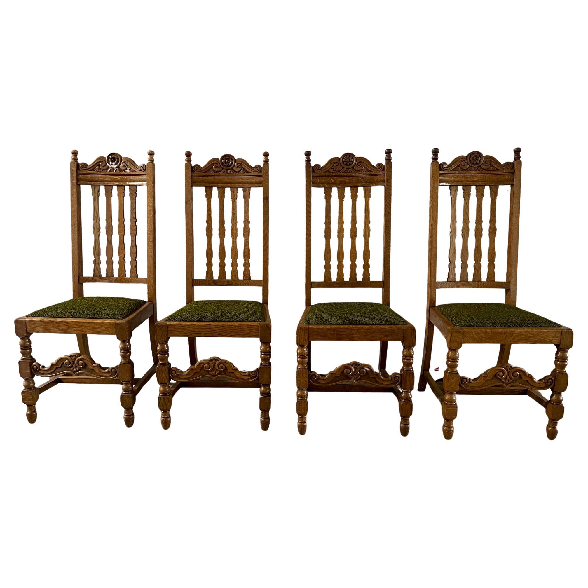 Juego de cuatro sillas de comedor Arts & Craft de roble con respaldos de celosía, finales del siglo XIX en venta