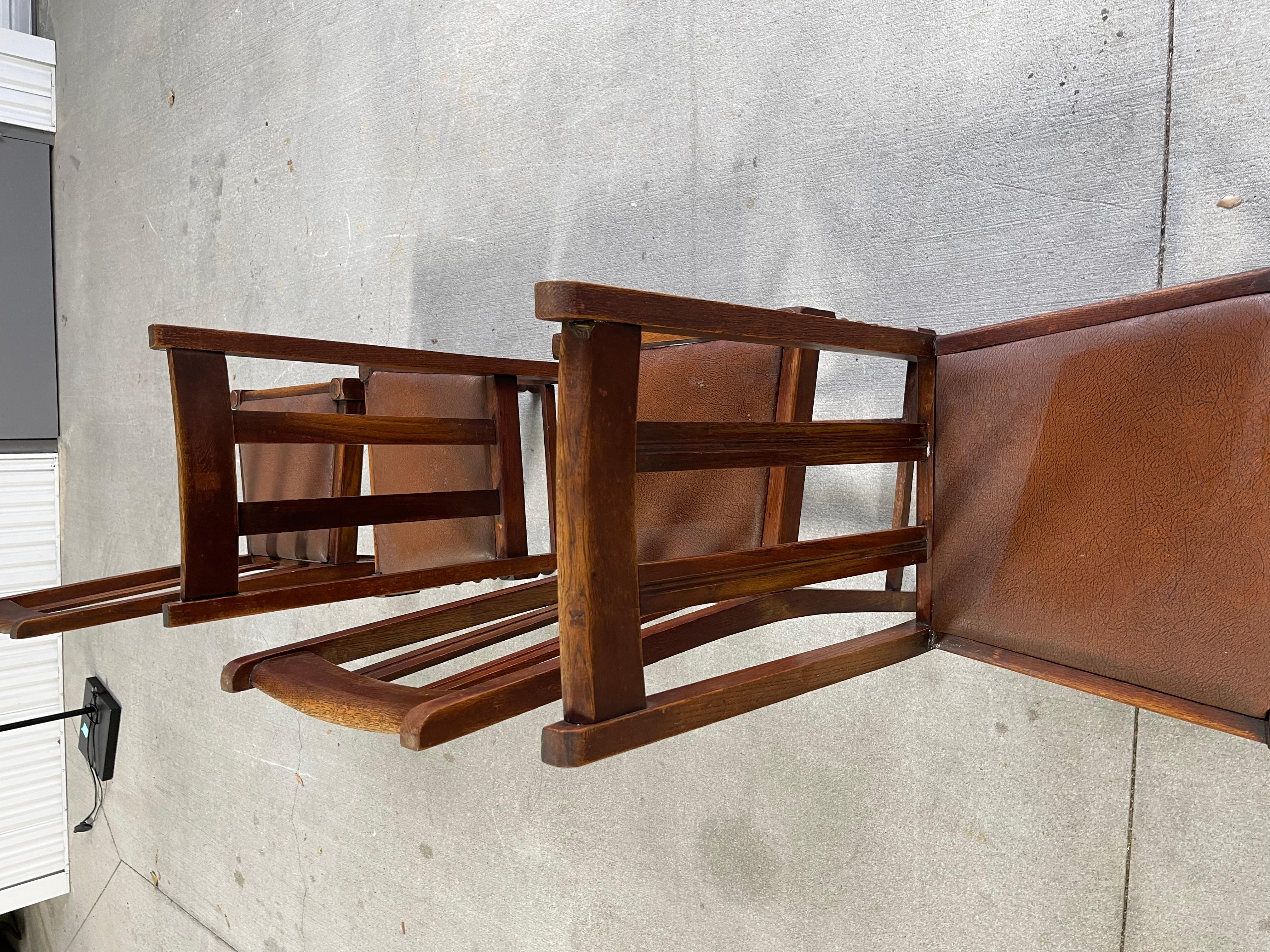 Américain Ensemble de quatre chaises de salle à manger Arts & Crafts avec coussins en cuir, vers 1900 en vente