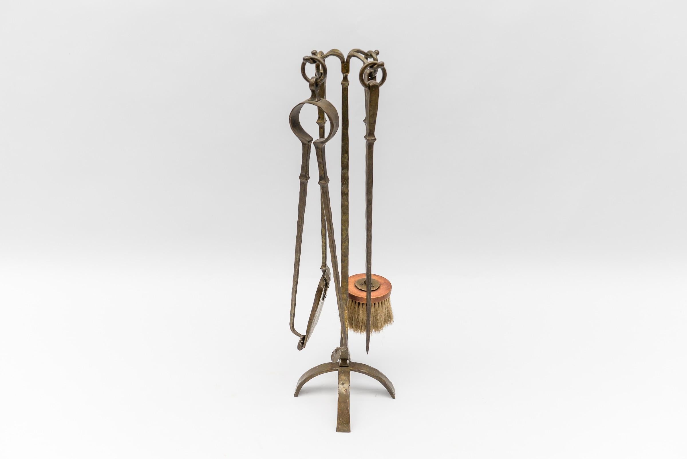 English Set of Four Arts & Crafts Hand-Forged Iron Fire Utensils on a Matching Stand For Sale