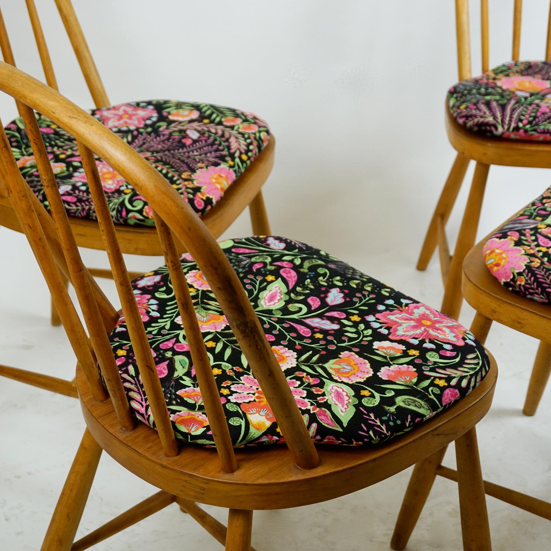 Set of Four Austrian Art Deco Beech Windsor Dining Chairs by Josef Frank 6