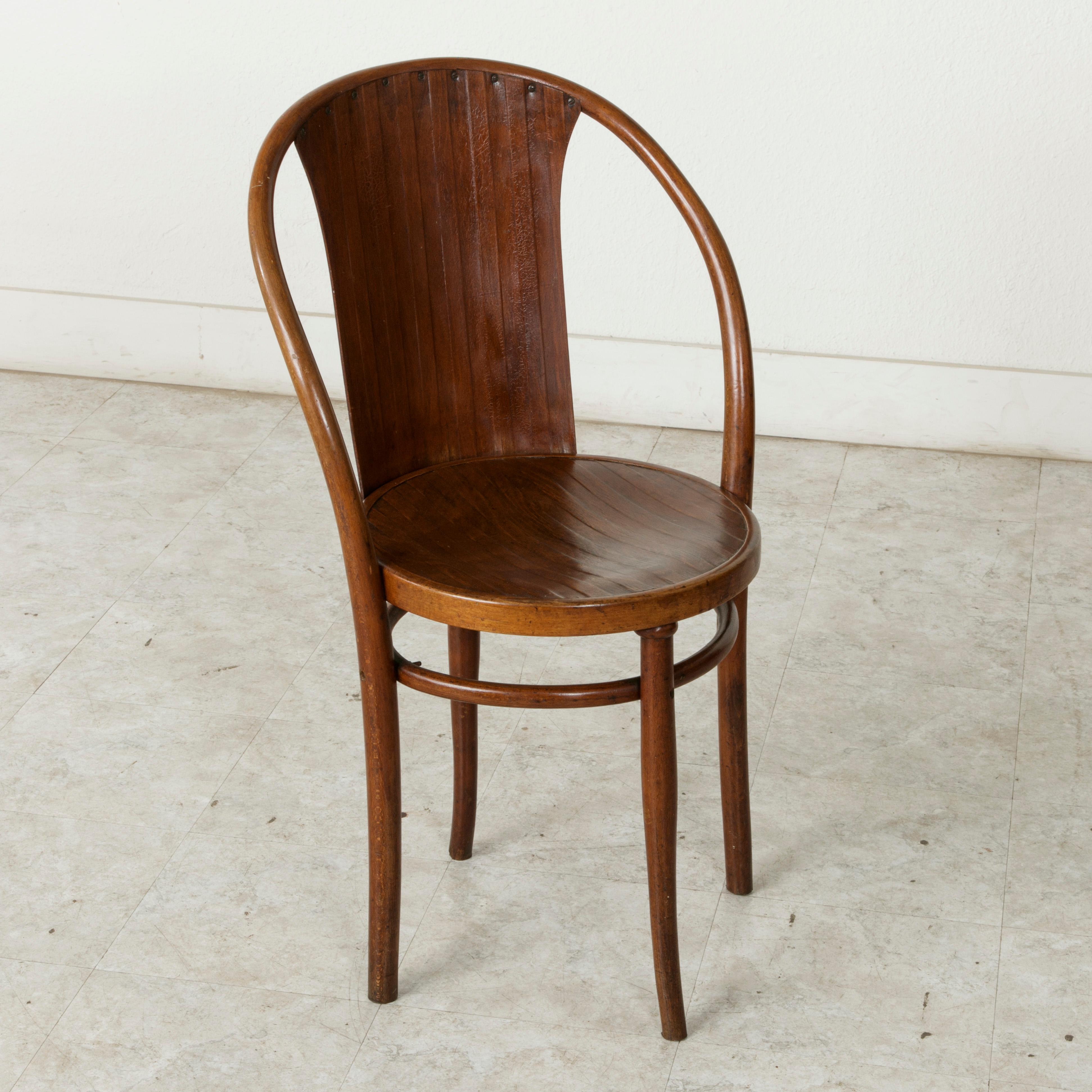 Set of Four Austrian Art Deco Period Bentwood Bistro Chairs by Kohn In Good Condition In Fayetteville, AR