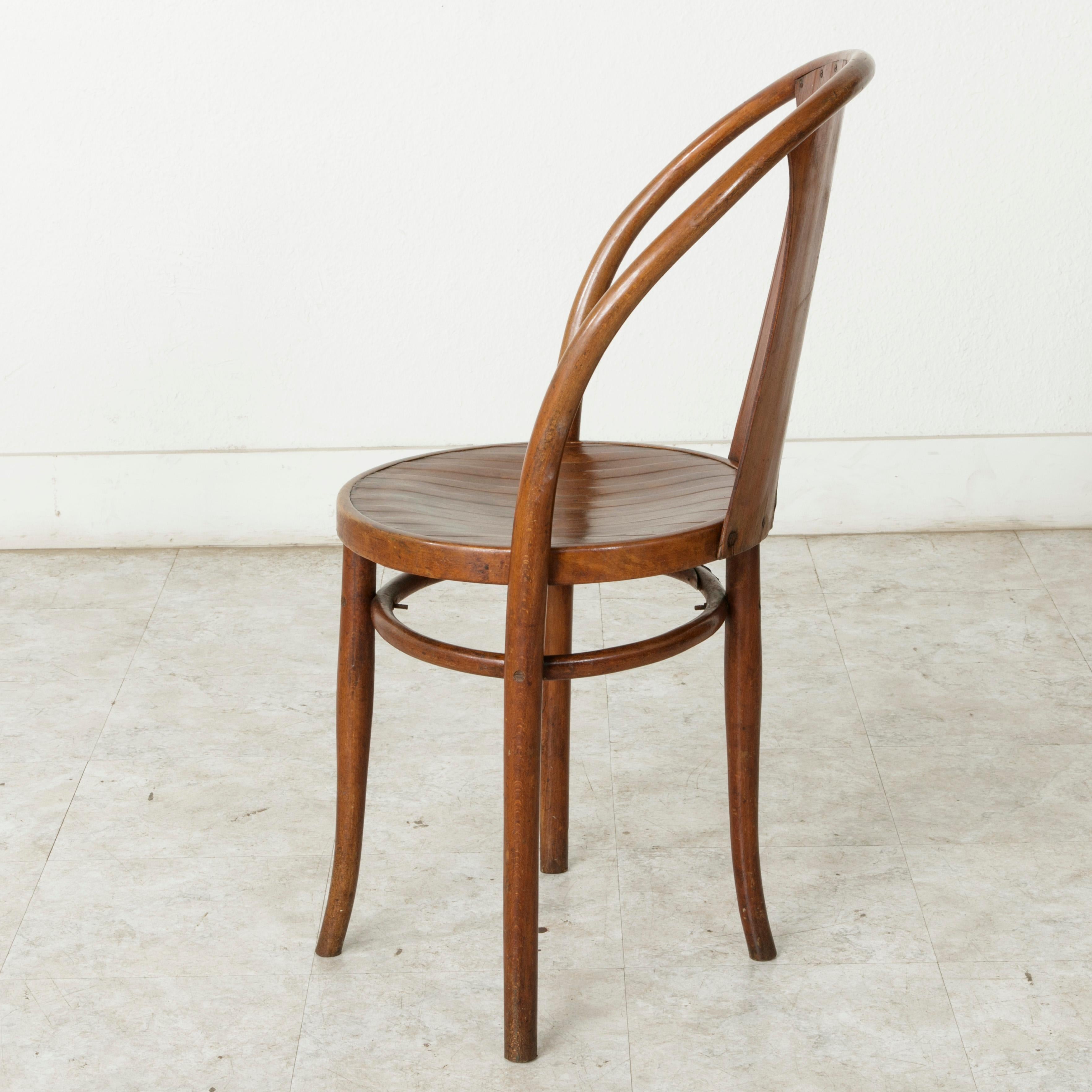 Set of Four Austrian Art Deco Period Bentwood Bistro Chairs by Kohn 1