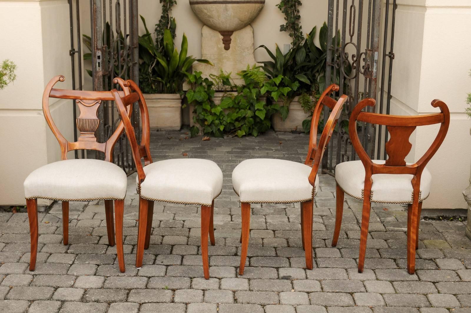Ensemble de quatre chaises d'appoint Biedermeier autrichiennes à dossiers en forme de lyre, vers 1850 en vente 1
