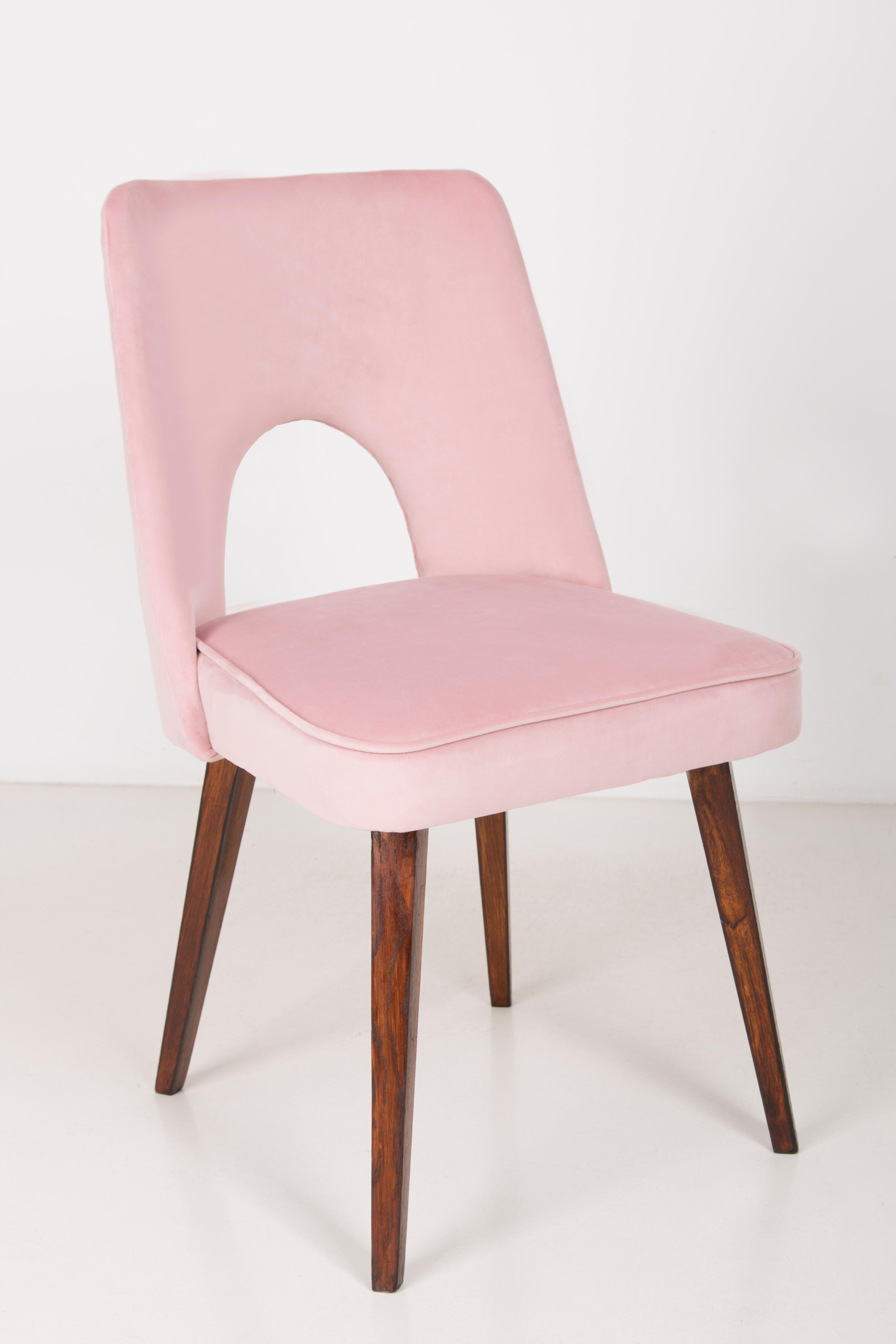 Polish Set of Four Baby Pink Velvet 'Shell' Chairs, 1960s For Sale