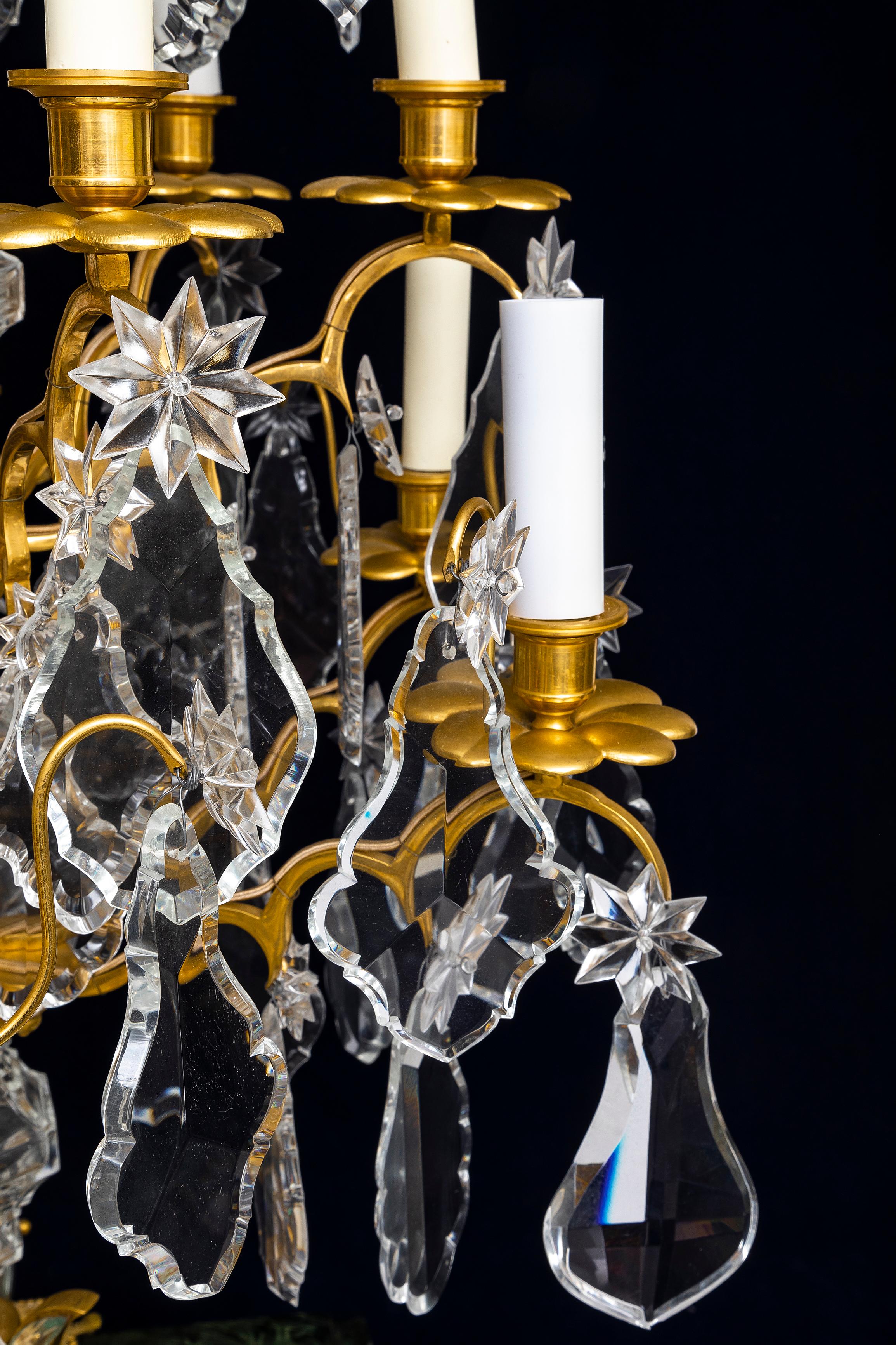 Deux paires de girandoles en cristal sur piédestaux attribuées à la Maison Jansen Paris en vente 2