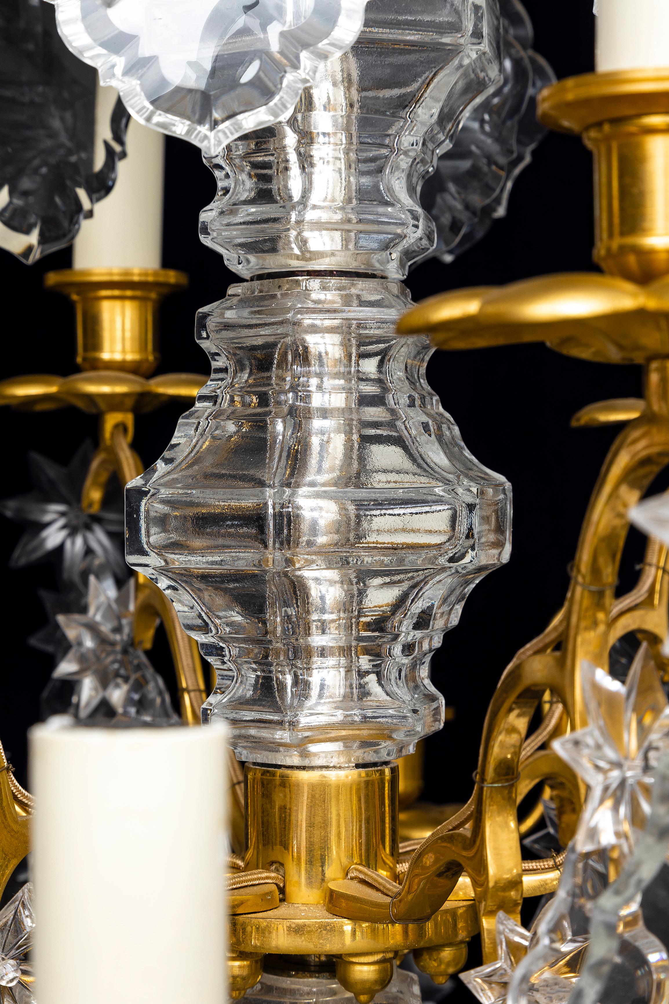 Deux paires de girandoles en cristal sur piédestaux attribuées à la Maison Jansen Paris en vente 5