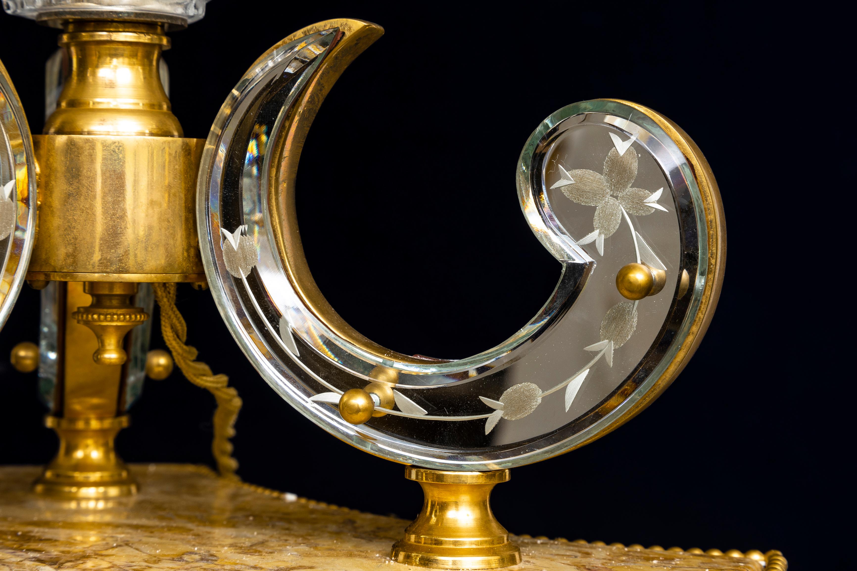 Deux paires de girandoles en cristal sur piédestaux attribuées à la Maison Jansen Paris en vente 8