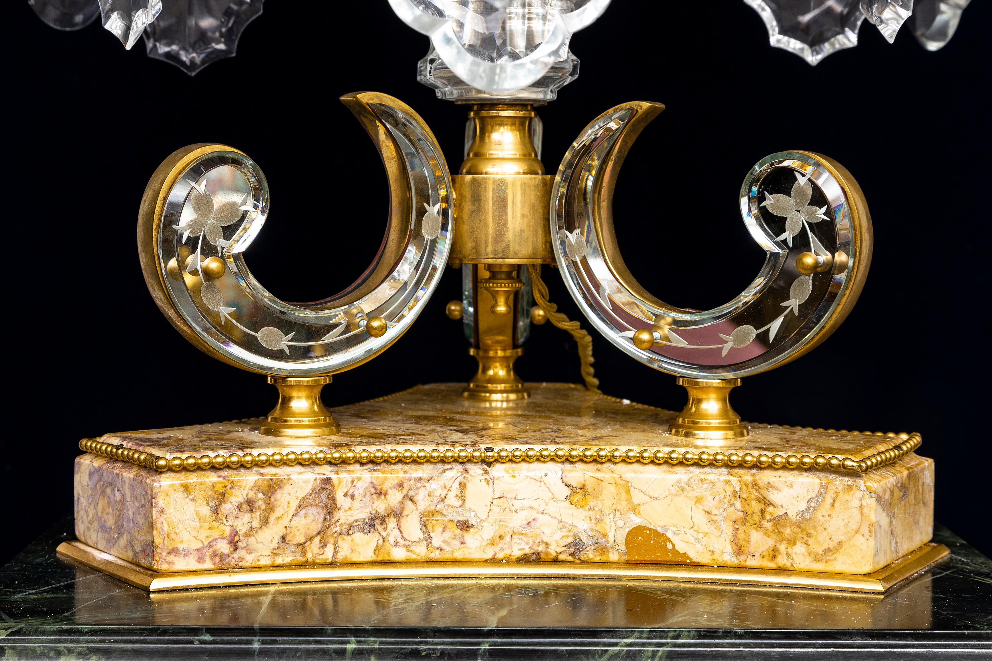 Deux paires de girandoles en cristal sur piédestaux attribuées à la Maison Jansen Paris en vente 9