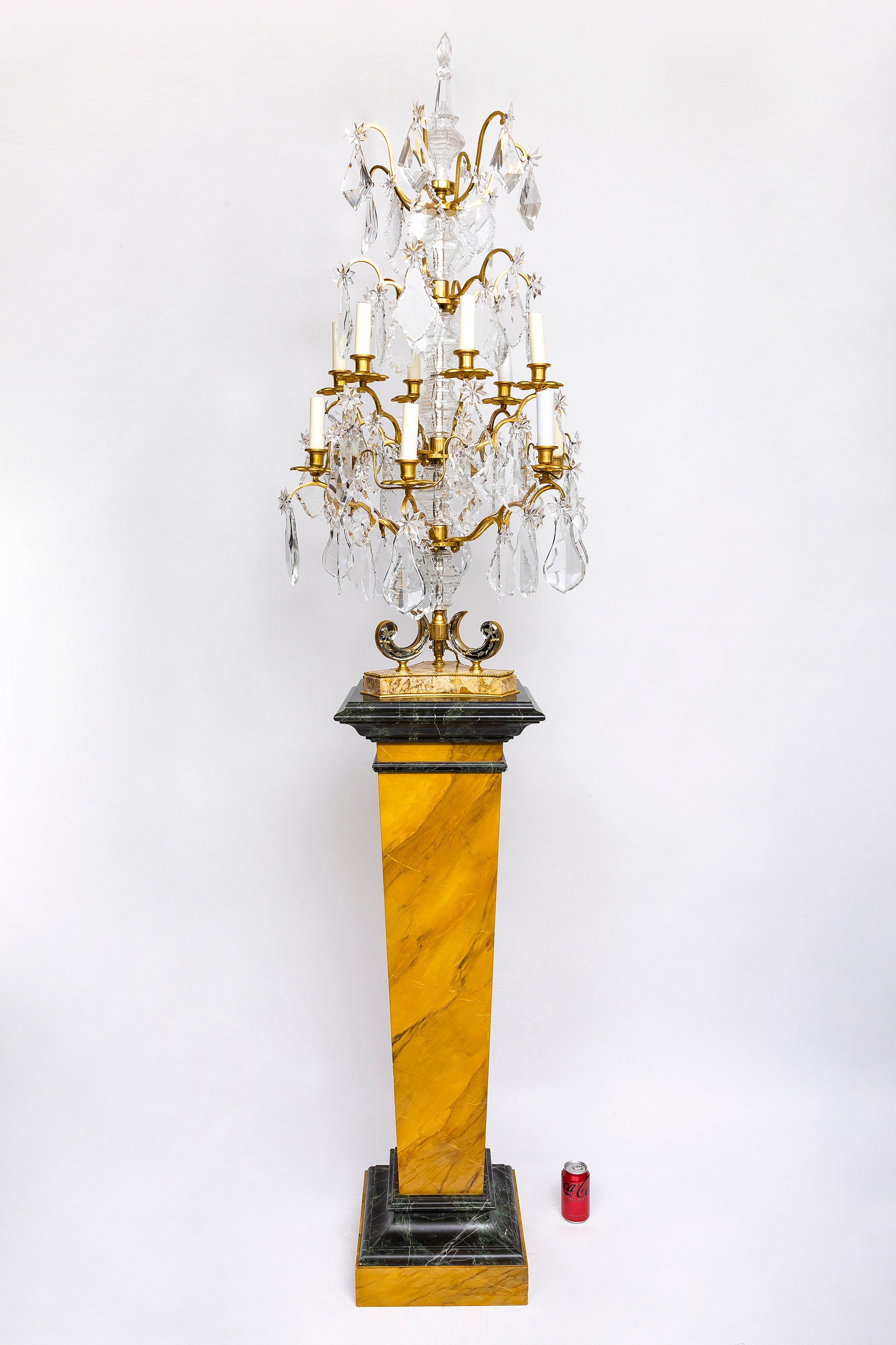 Sculpté à la main Deux paires de girandoles en cristal sur piédestaux attribuées à la Maison Jansen Paris en vente