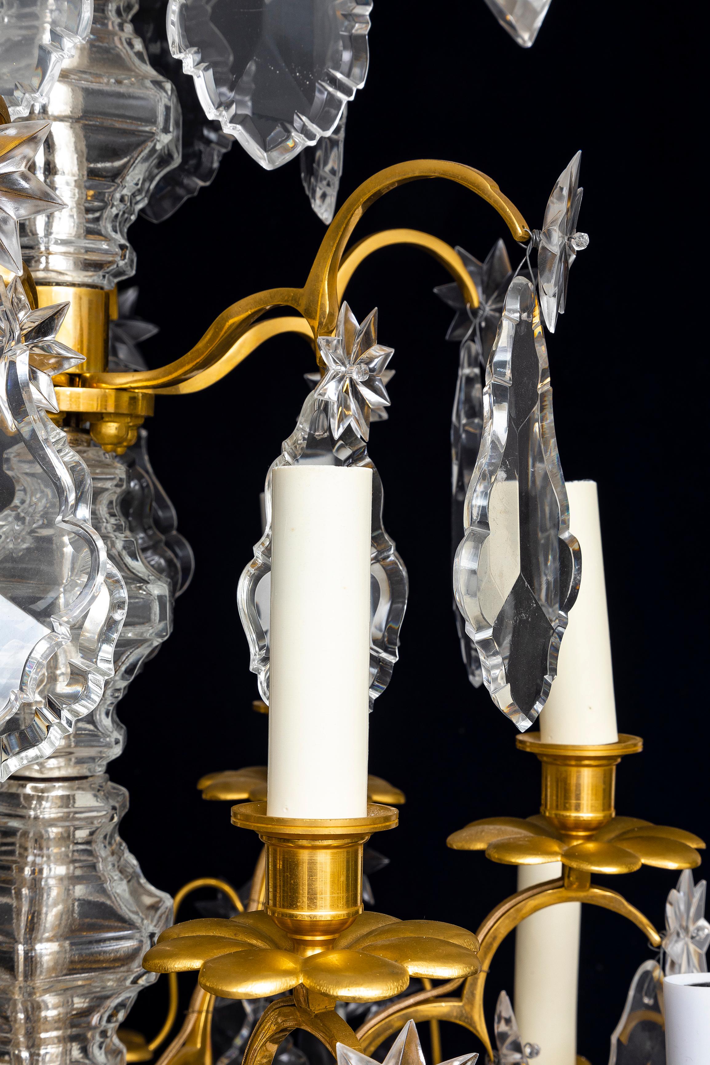 Deux paires de girandoles en cristal sur piédestaux attribuées à la Maison Jansen Paris en vente 1