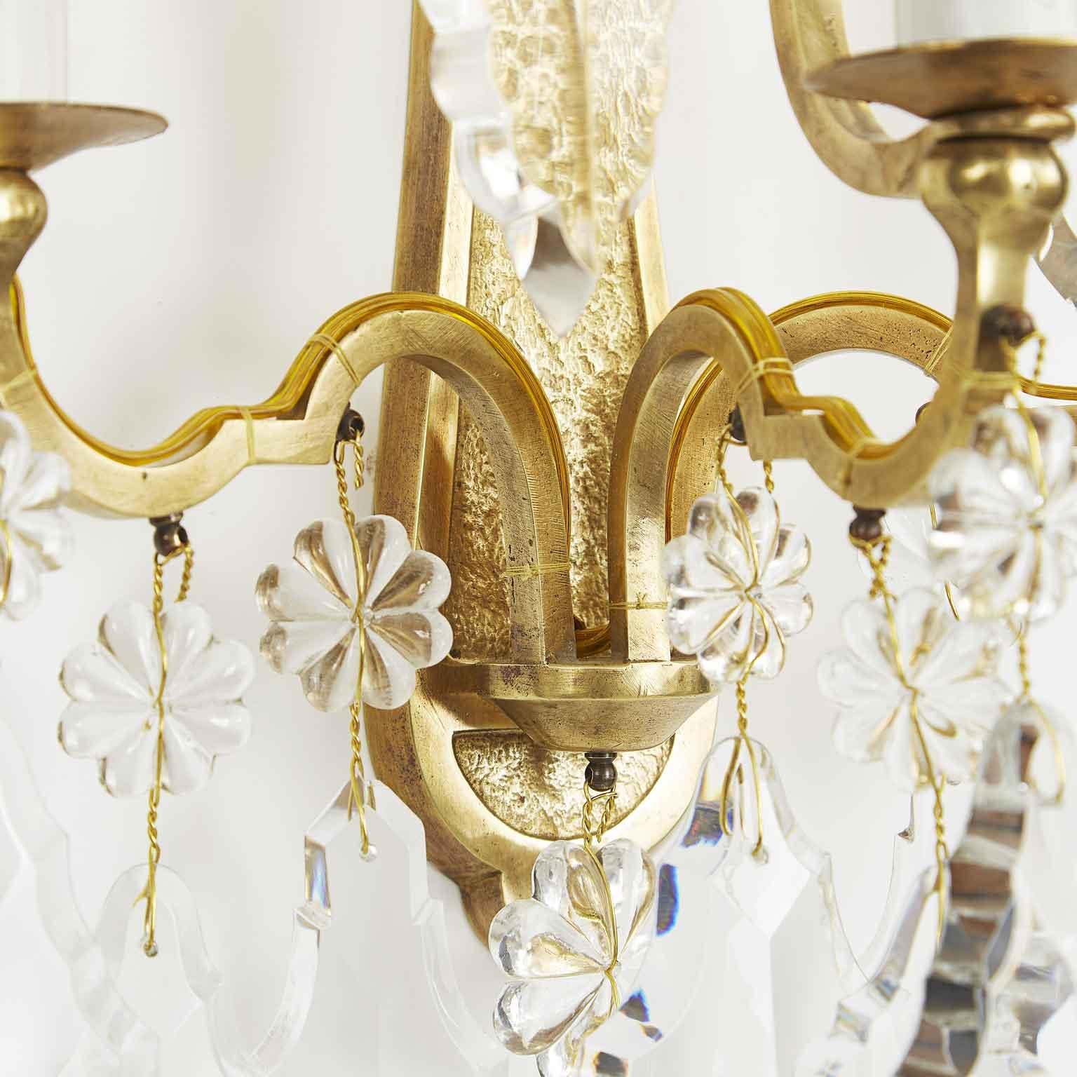 Set of Four Baccarat Crystal Sconces 20th Century French Gilt Wall Lights In Good Condition In Milan, IT