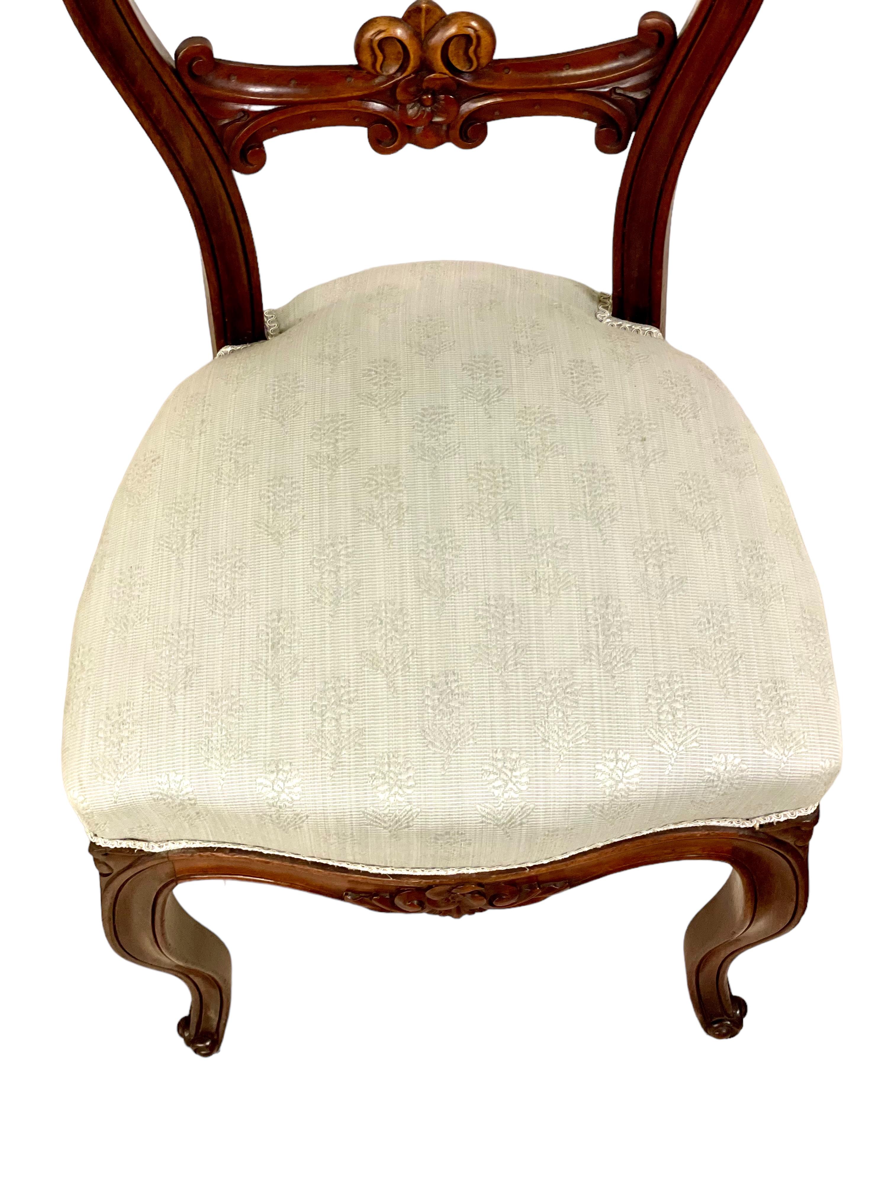 Set of Four Balloon-Back Napoleon III Dining Chairs For Sale 2