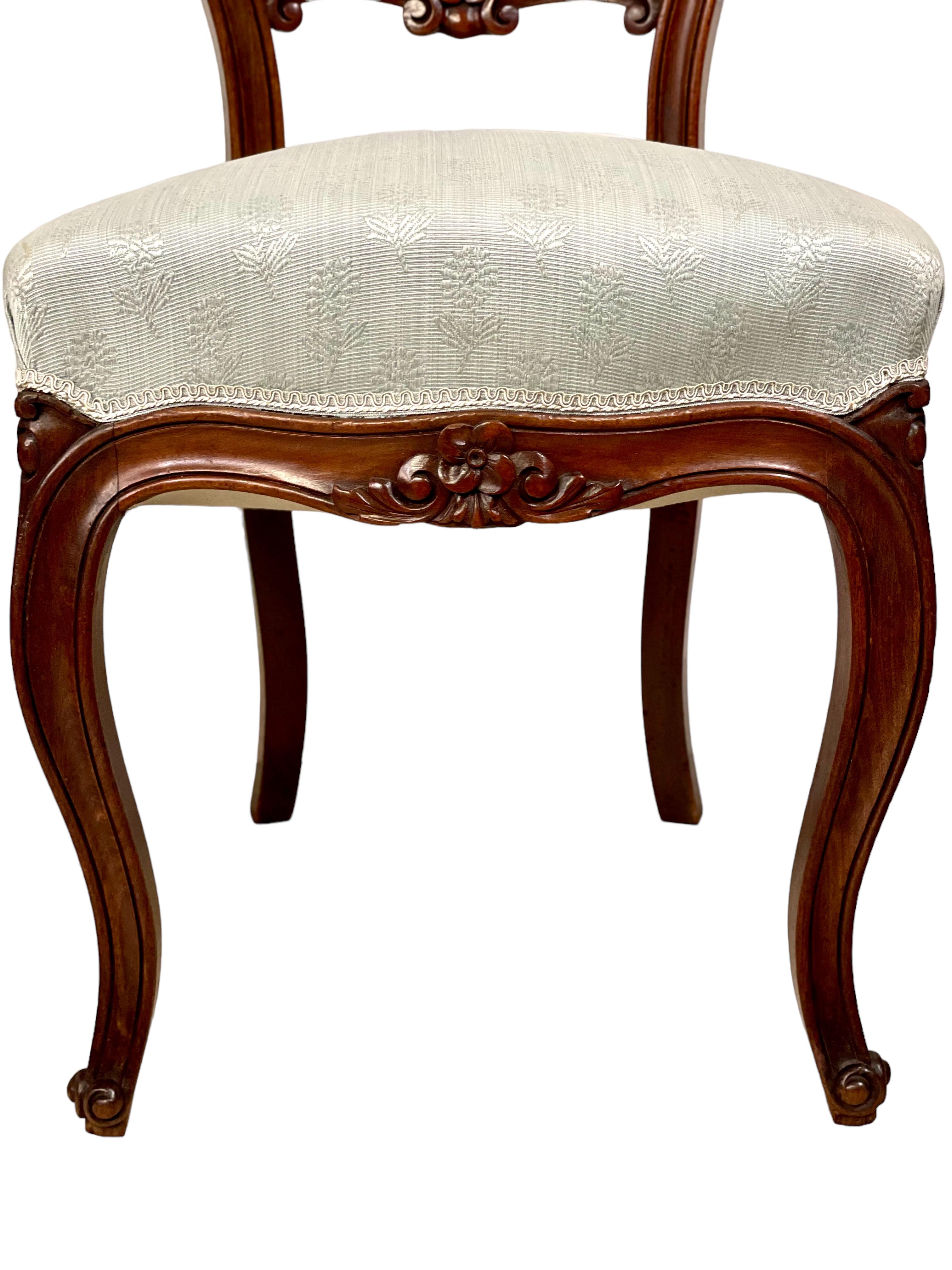Set di quattro sedie da pranzo Napoleone III con schienale a palloncino in vendita 3