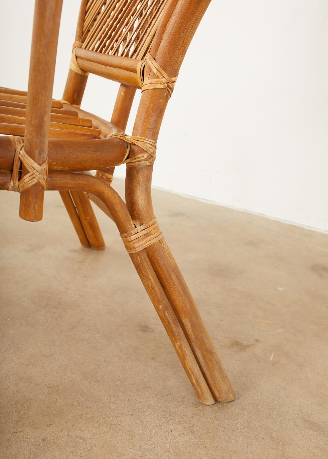 Ensemble de quatre fauteuils de salle à manger en bambou, rotin et paon en vente 10