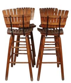 Ensemble de quatre tabourets à lattes en bois de hauteur de bar par Arthur Umanoff