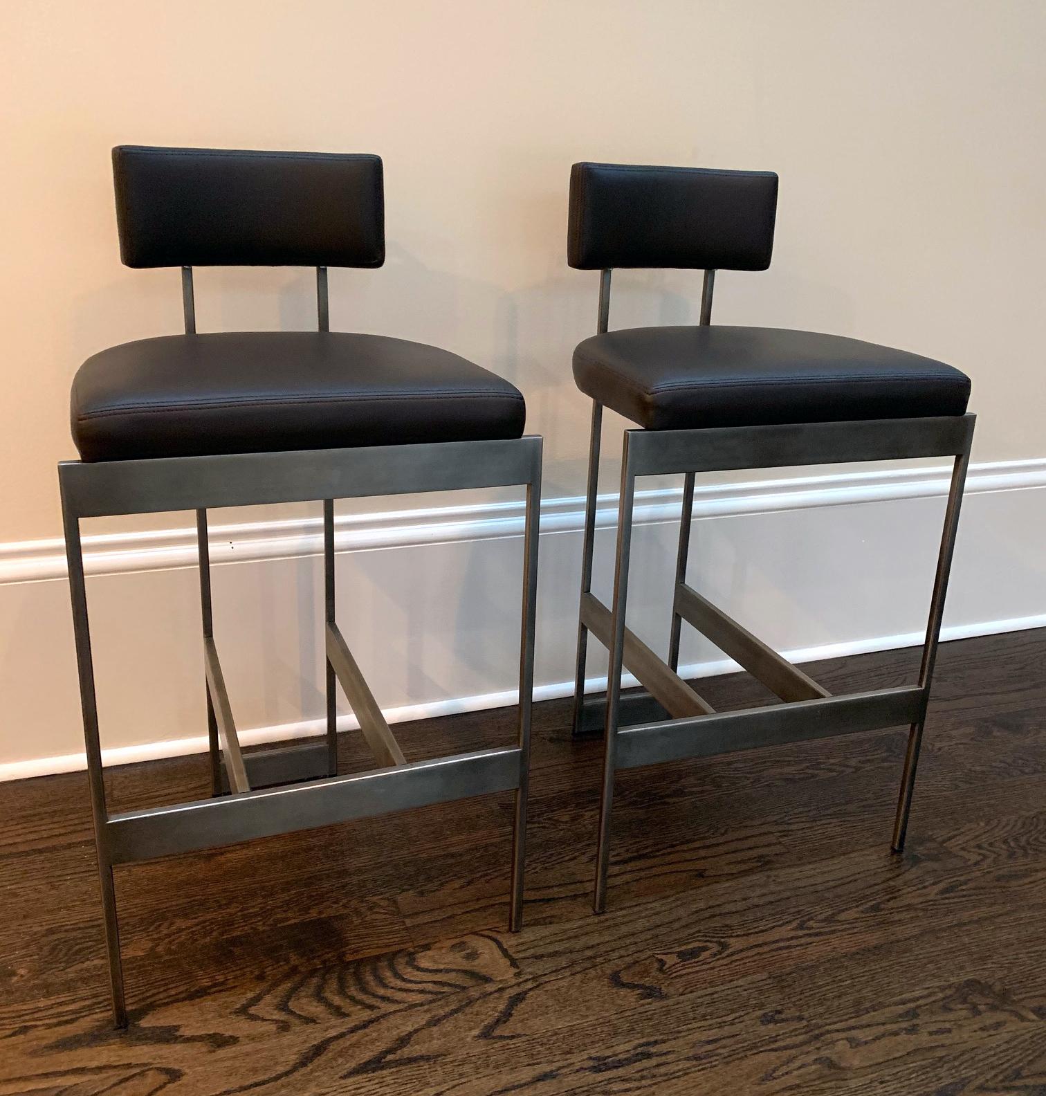 Four modern contralto counter stools or high chairs made of powder coated steel and soft leather by Powell & Bonnell. In architectural form and superb construction, these chairs are made with premium materials. The frame is powder coated in a slight