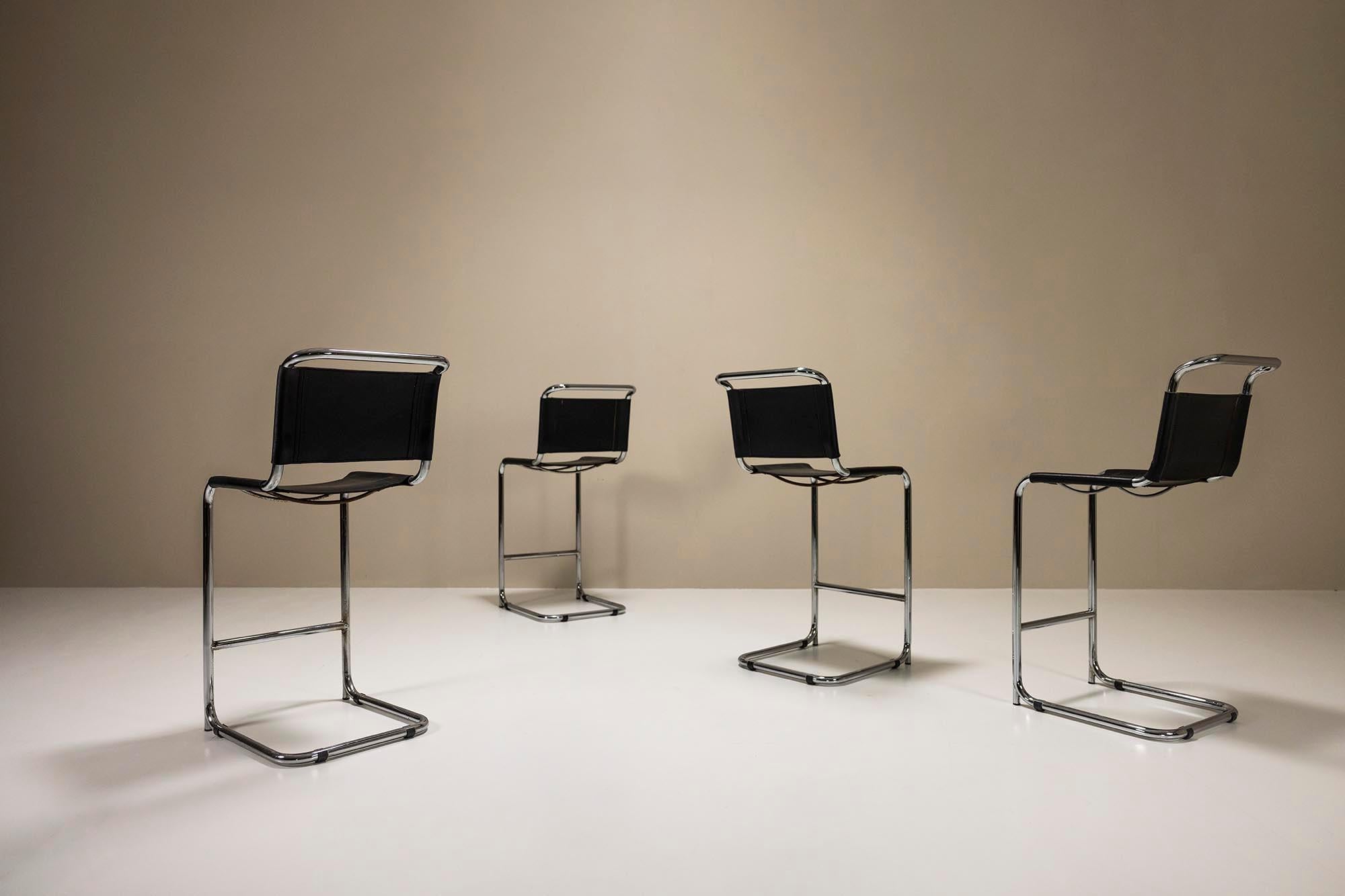 Ensemble de quatre tabourets de bar en aluminium par Marcel Breuer, Italie, années 1970 Bon état à Hellouw, NL